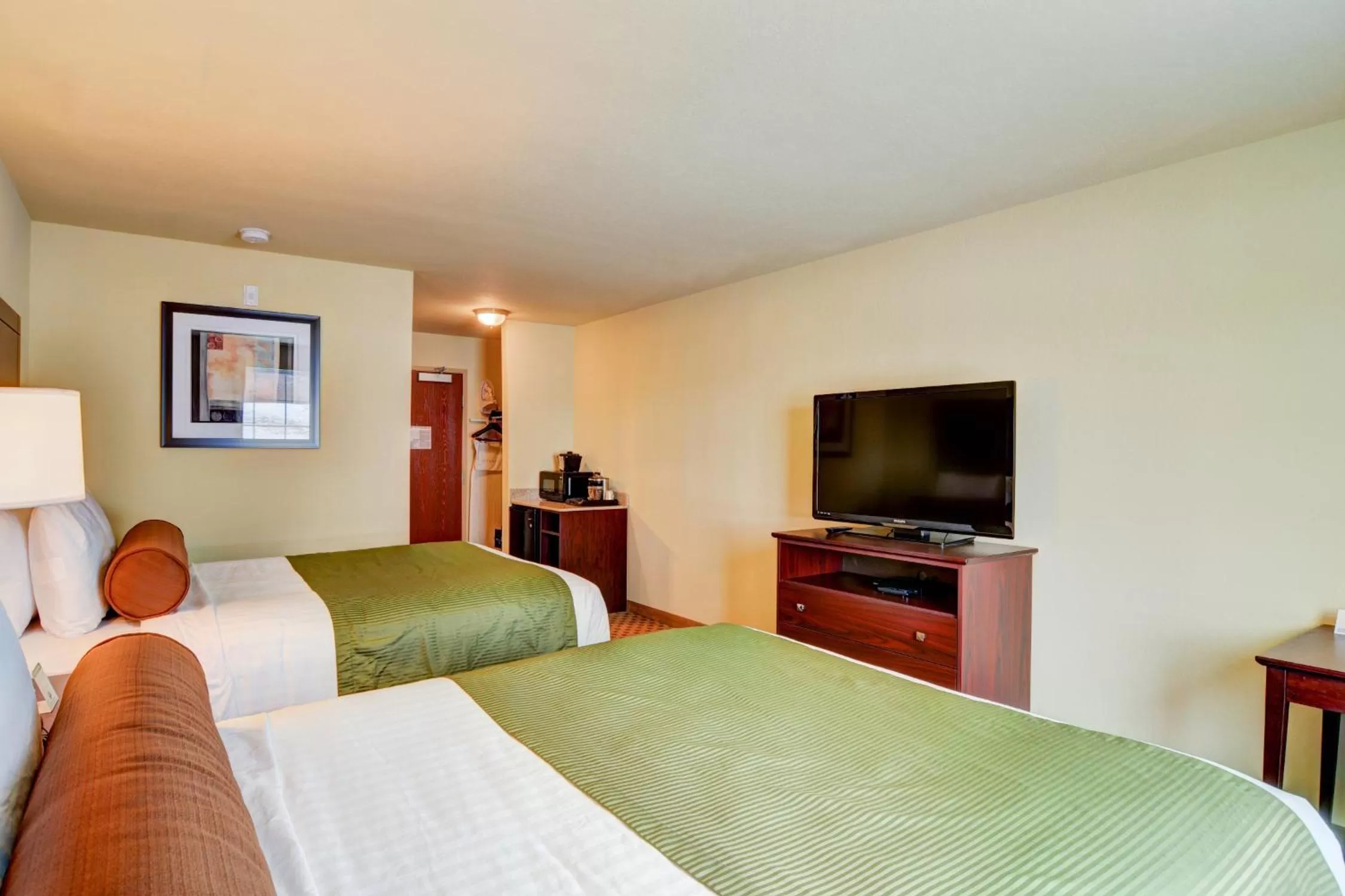 Bedroom in Cobblestone Hotel & Suites - Punxsutawney