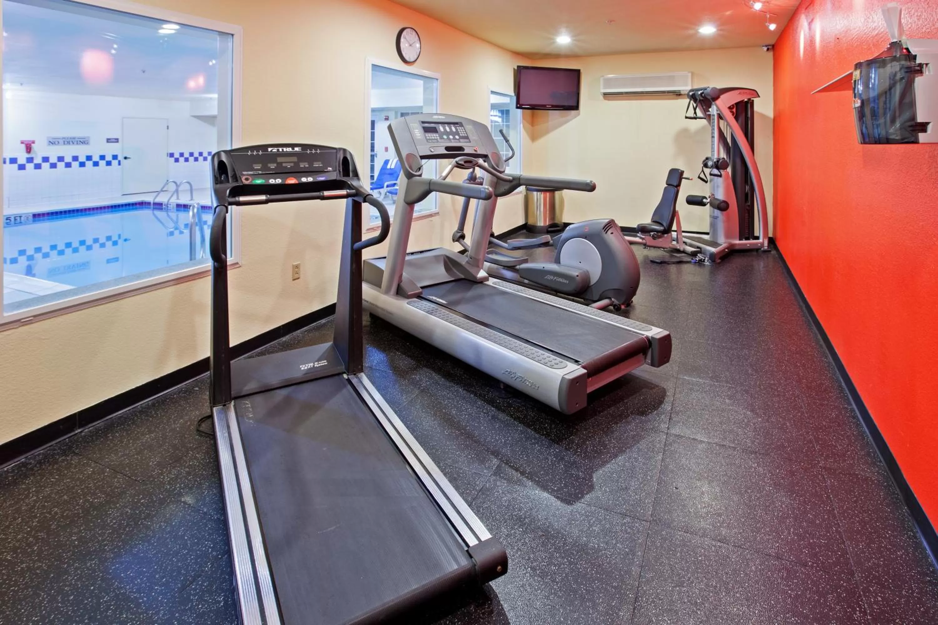 Fitness centre/facilities in Wingate by Wyndham Youngstown - Austintown