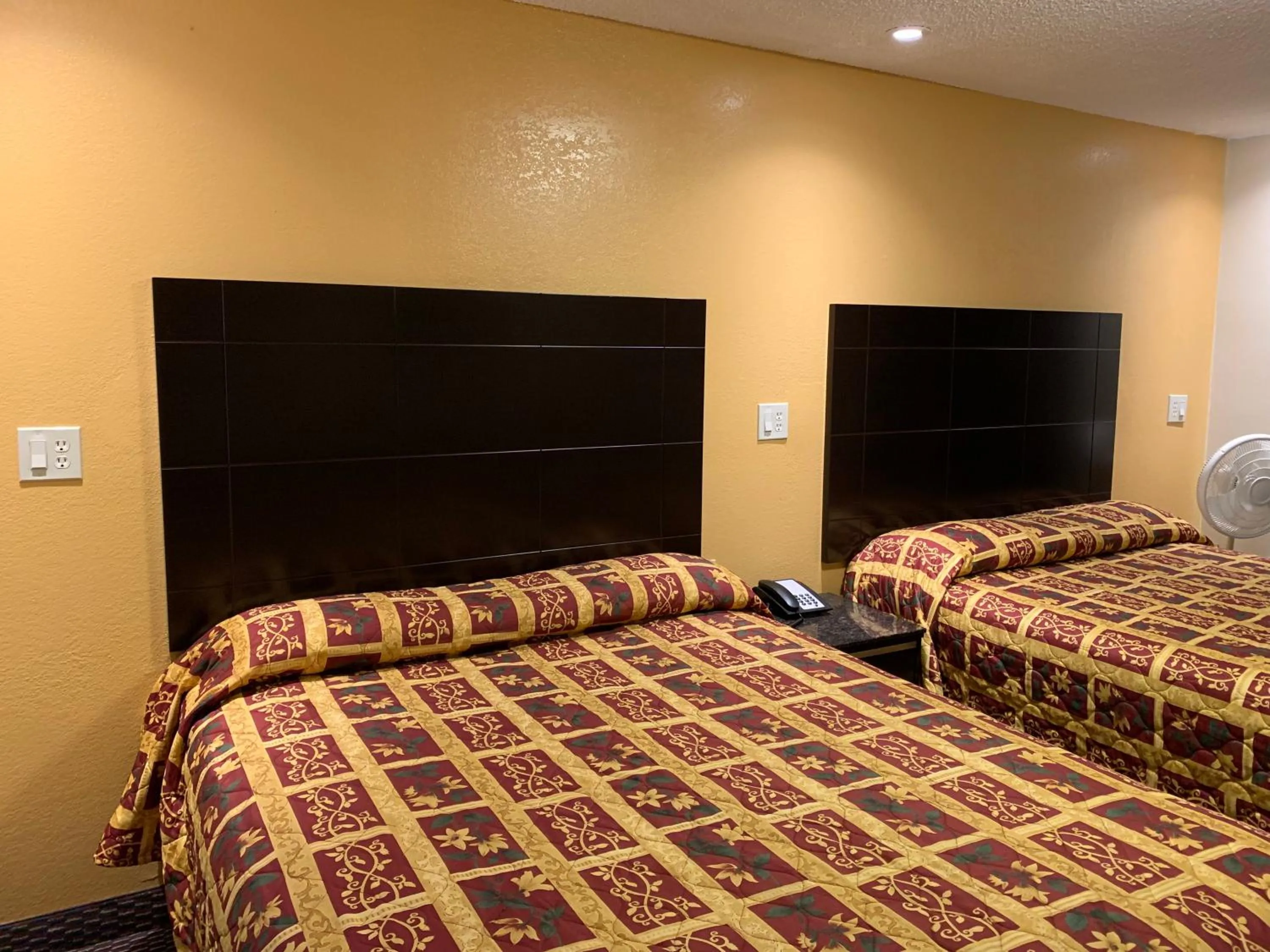 Bed in Seaview Inn Grover Beach