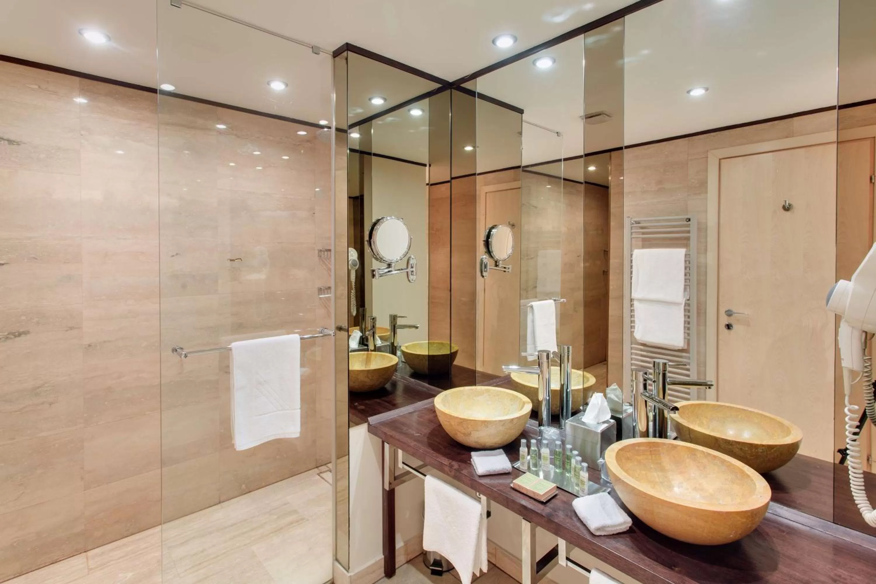 Bathroom in DoubleTree by Hilton Hotel Cluj - City Plaza