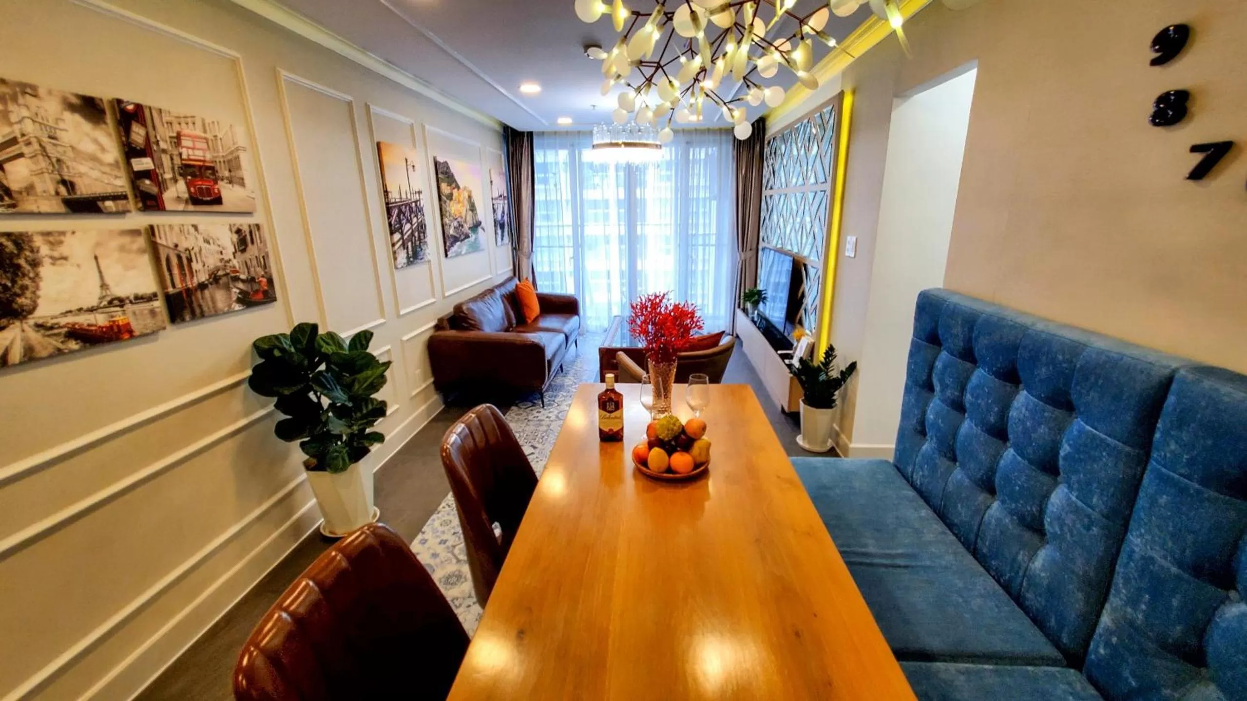 Living room in Scenic Valley Suite