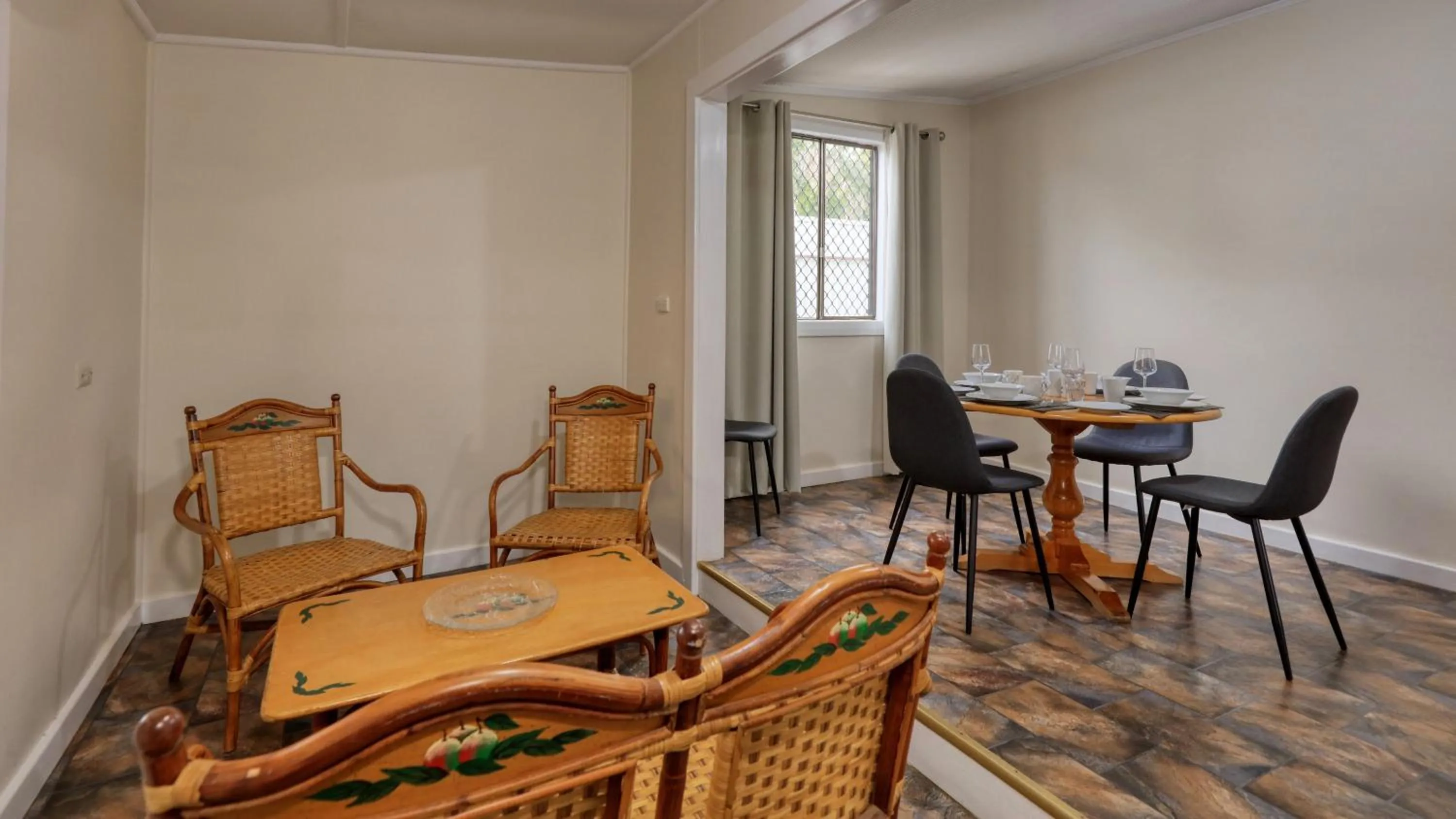 Seating area in Charles Rasp Motor Inn & Cottages