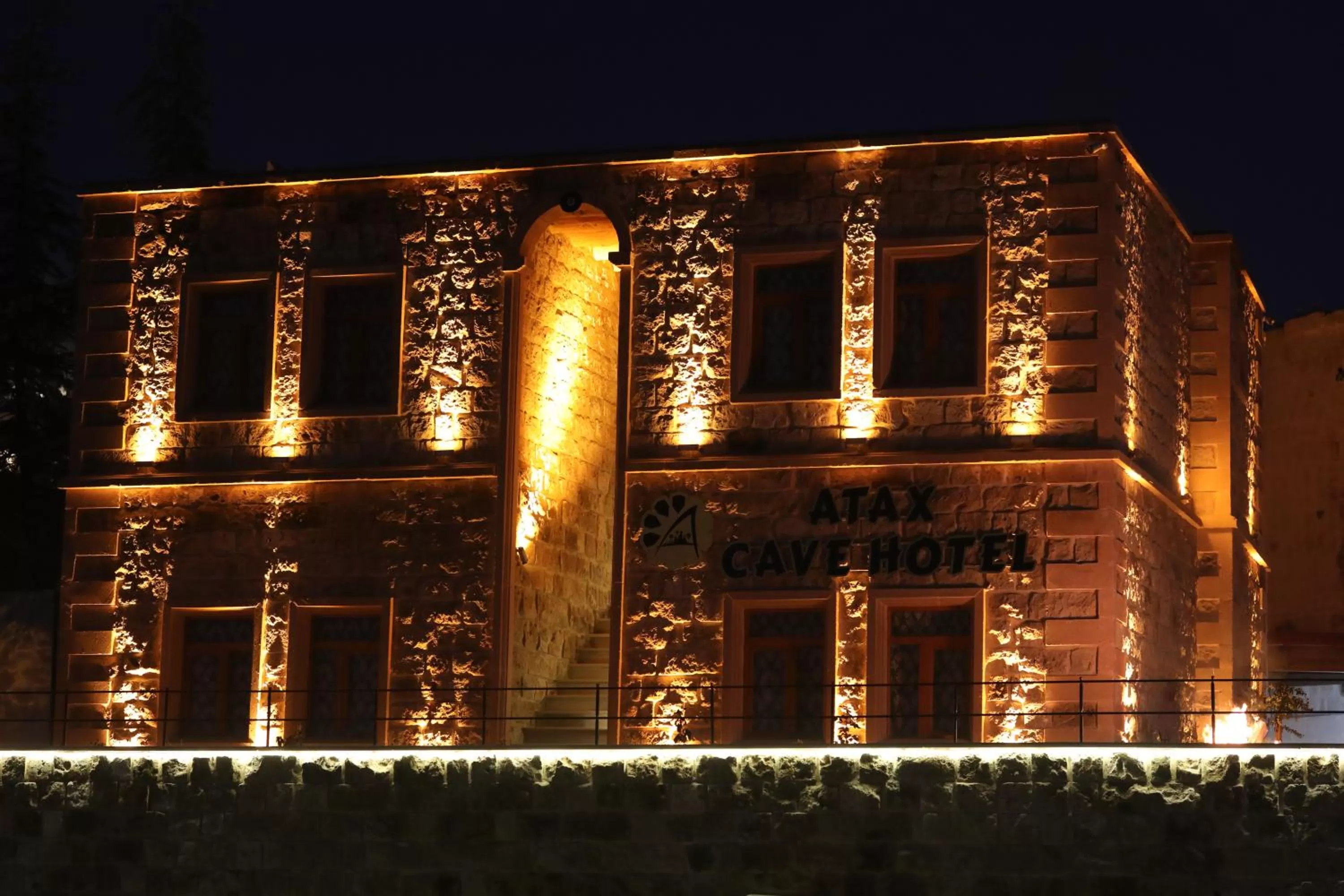 Property building in Atax Cave House