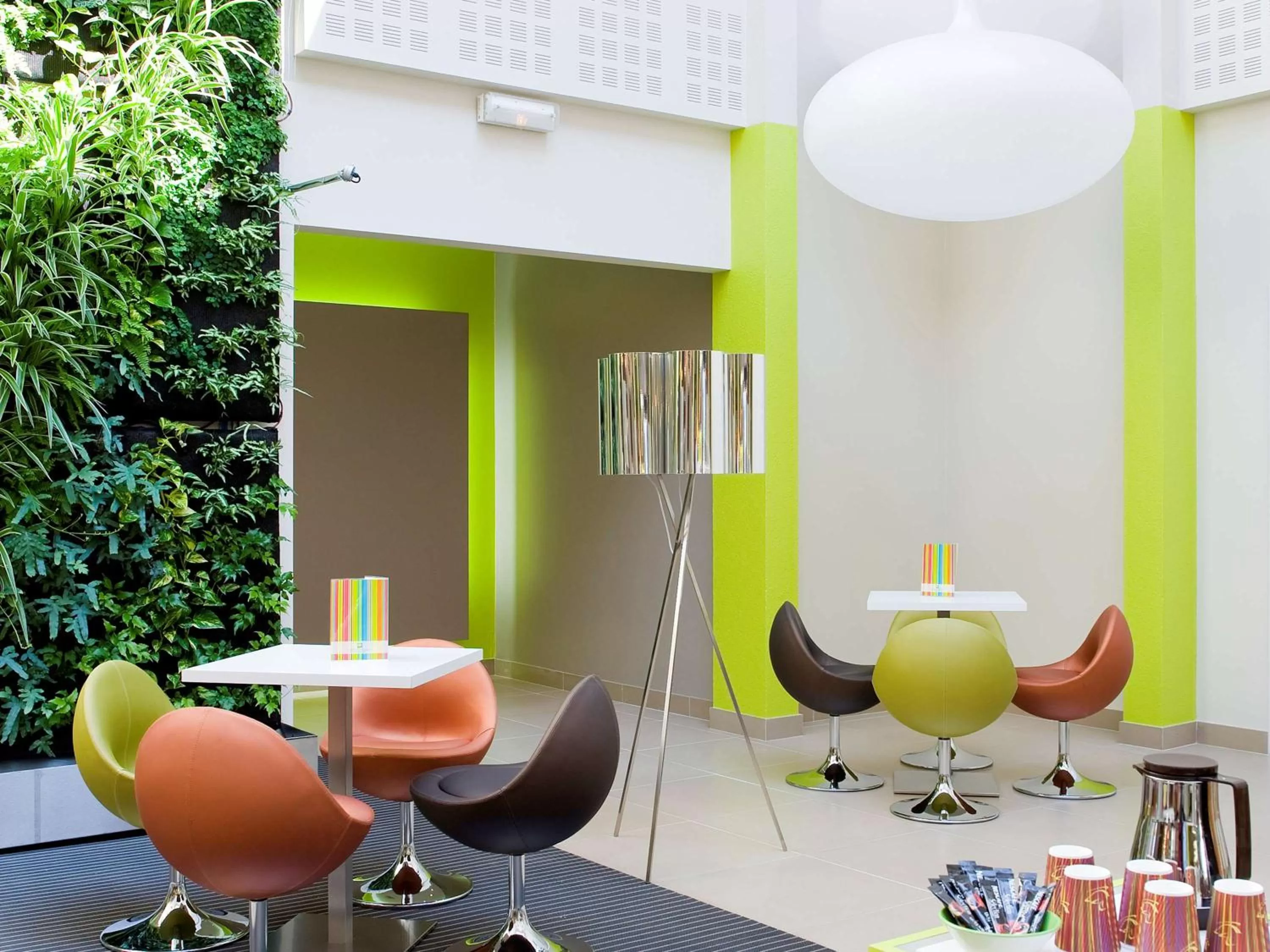 Lounge or bar in ibis Styles Bordeaux Aéroport