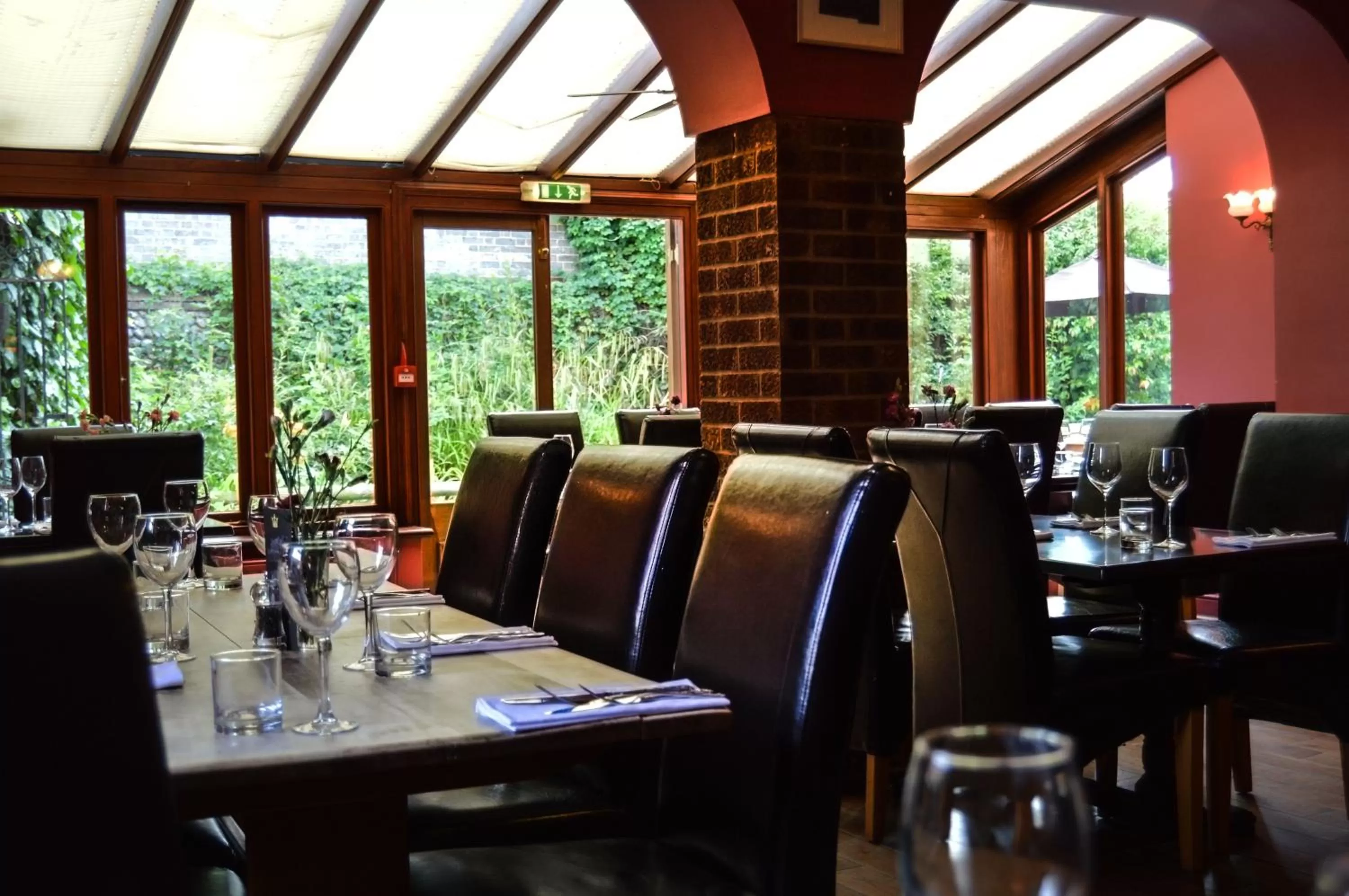 Restaurant/places to eat in The Crown Inn Hotel