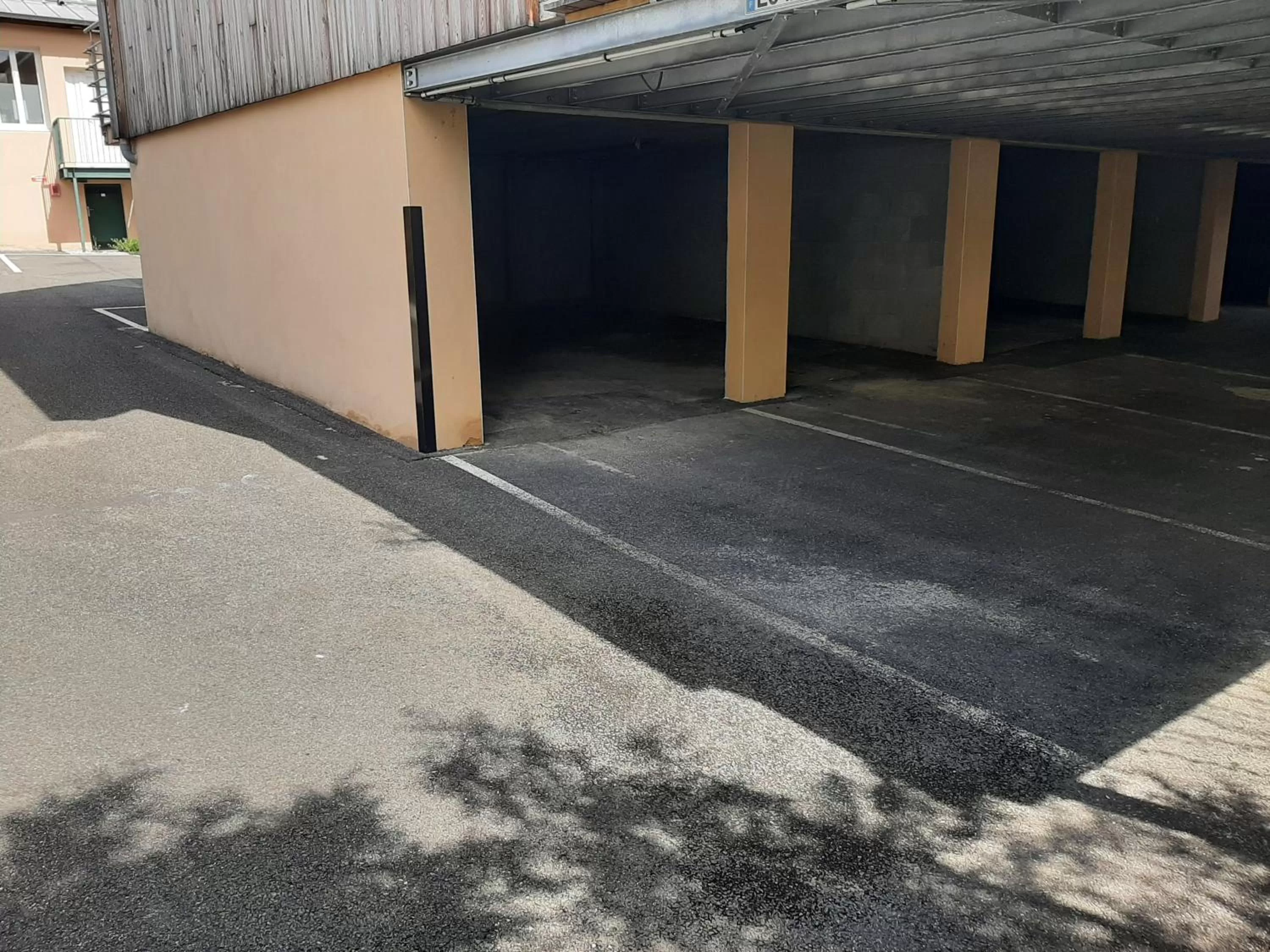 Parking in Hôtel de La Vallée