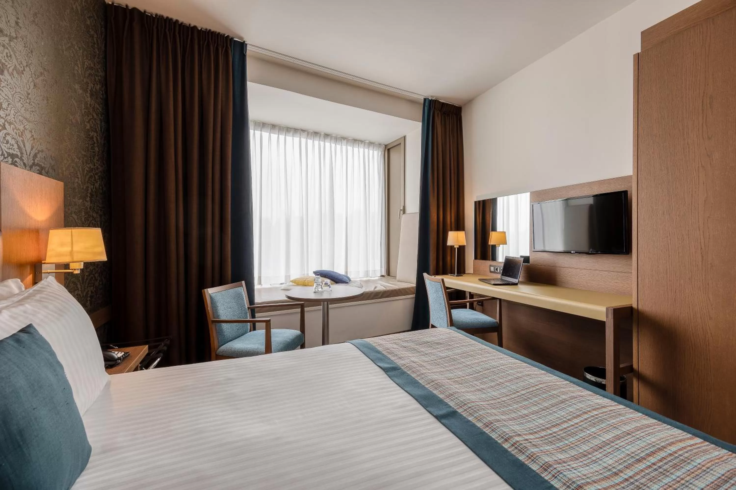 Photo of the whole room, Bed in Leopold Hotel Oudenaarde