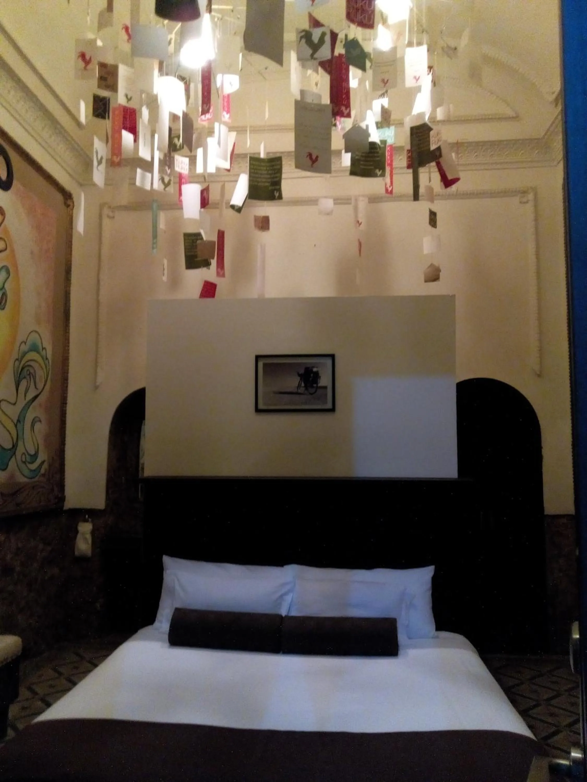 Decorative detail, Bed in Kuku Ruku Hotel