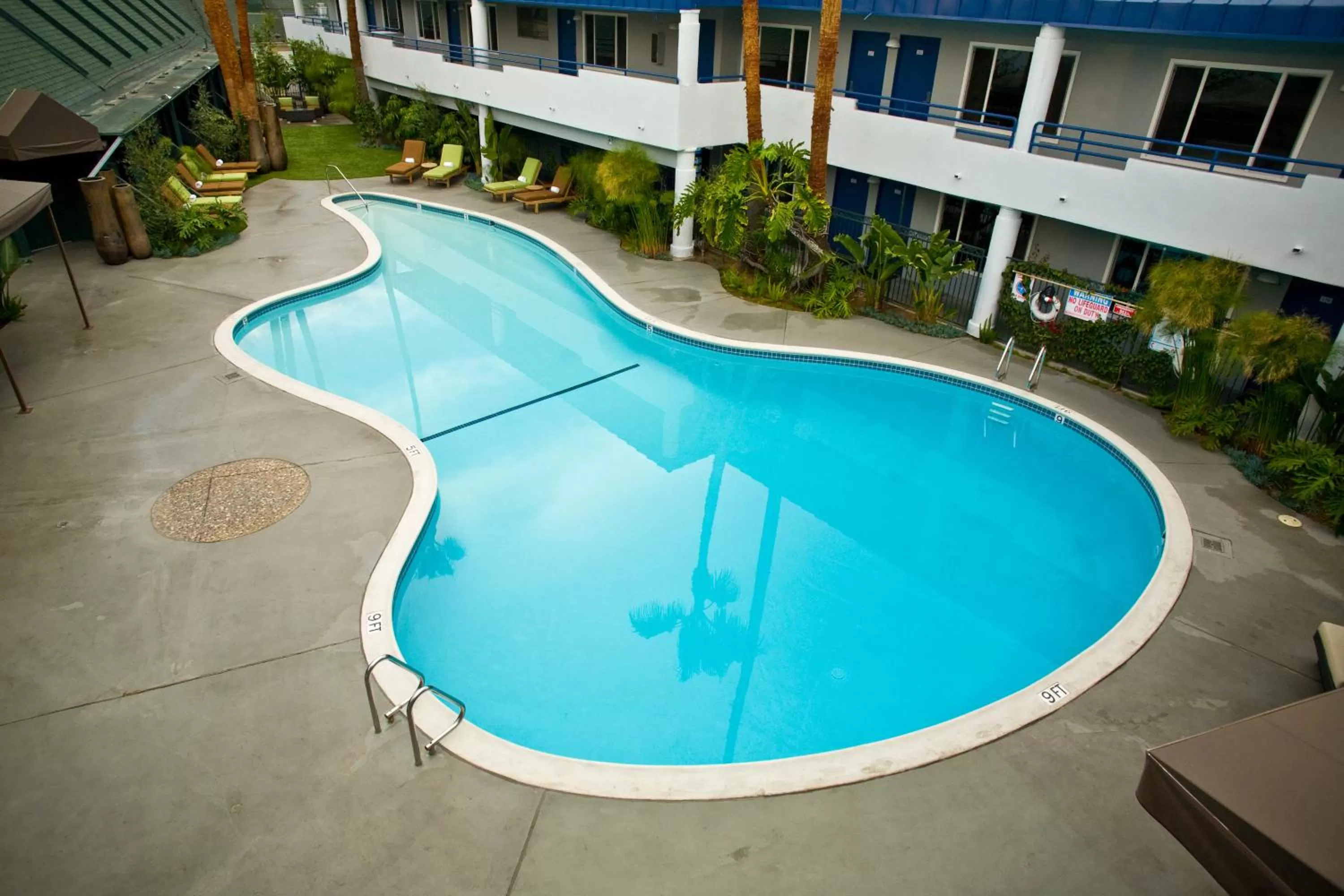 Swimming pool in Hotel Current