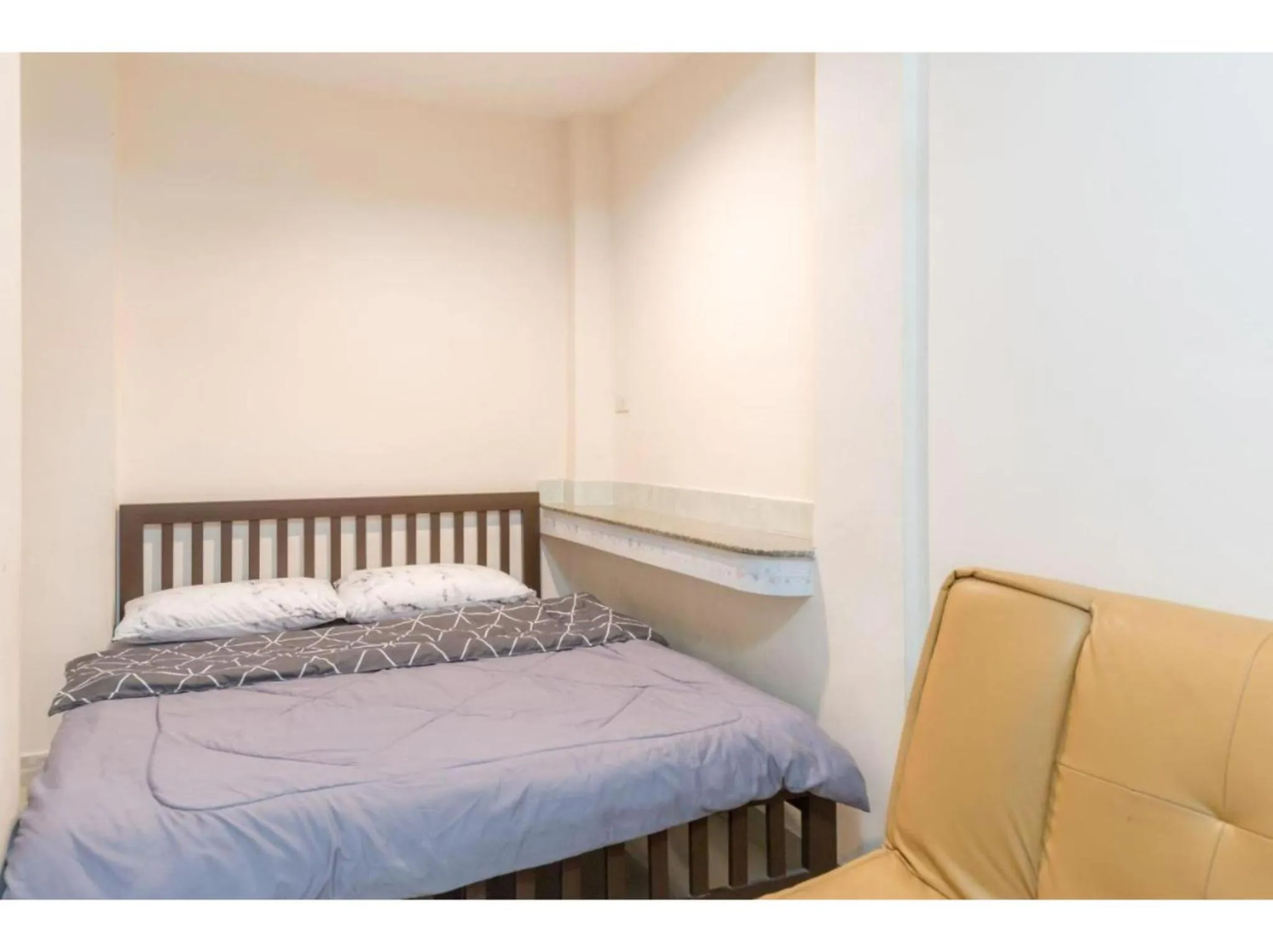 Bedroom, Bed in OYO 75405 Ladda Place