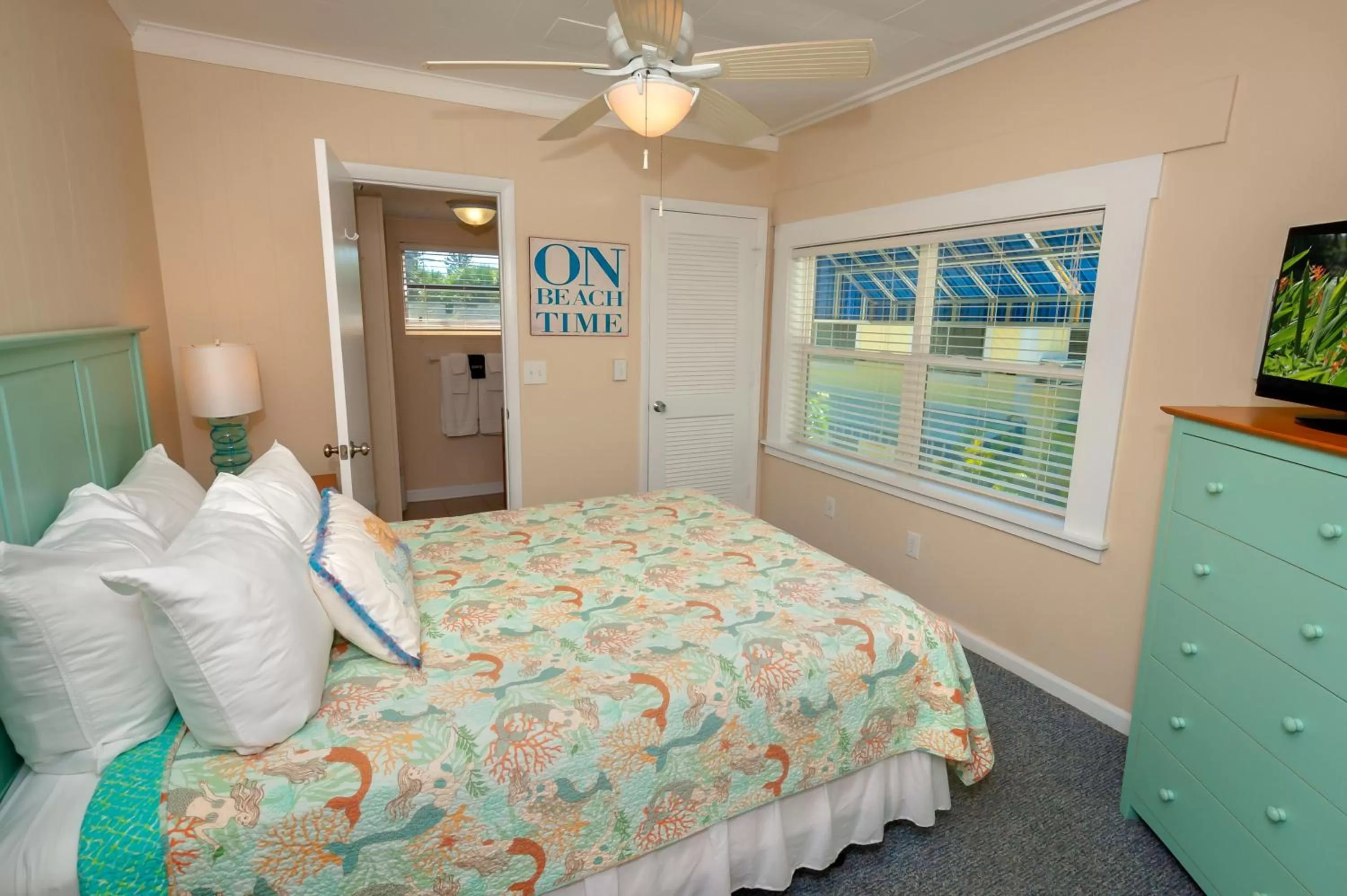 Bedroom, Bed in Cedar Cove Resort & Cottages