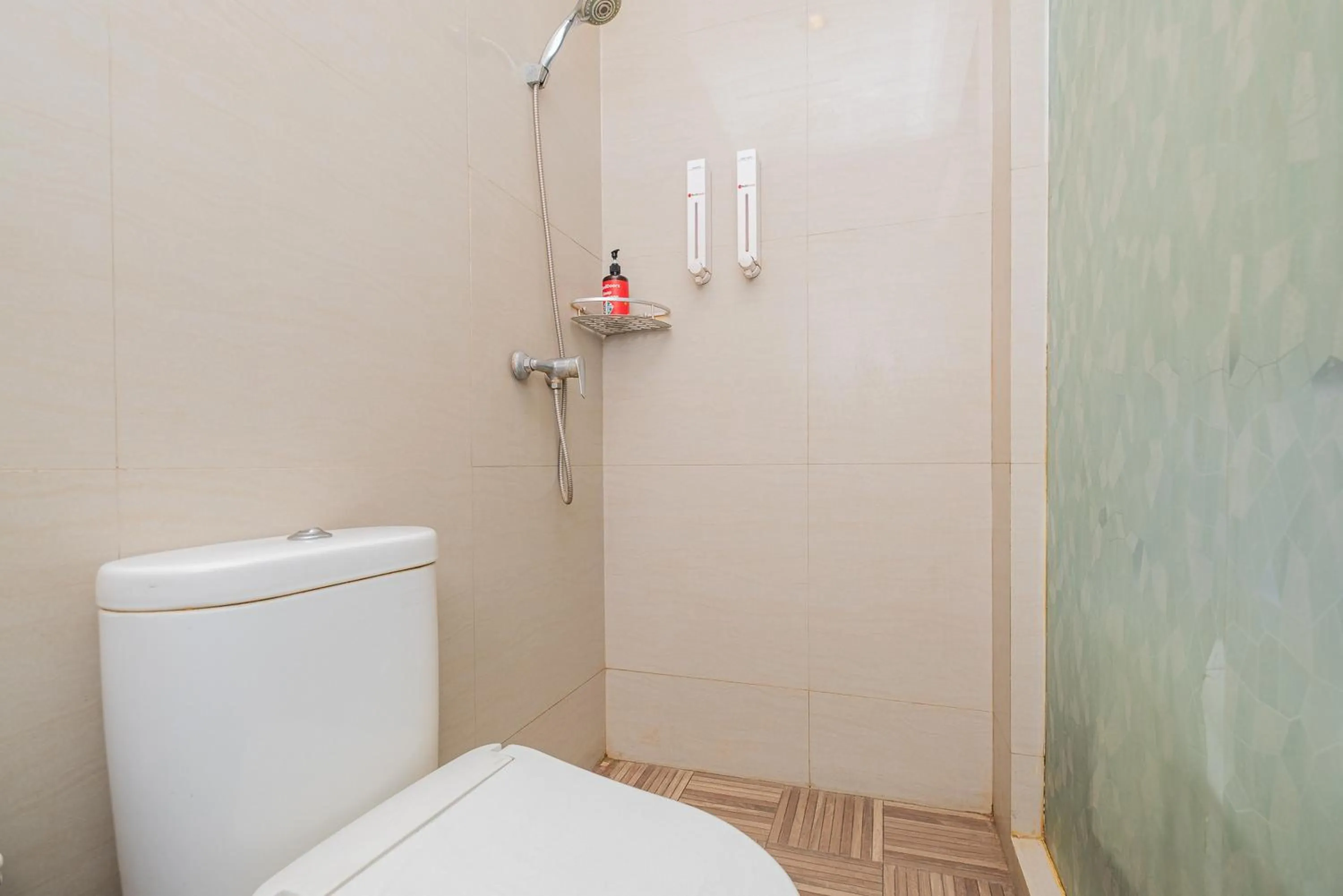 Bathroom in RedDoorz Plus @ Cideng Barat