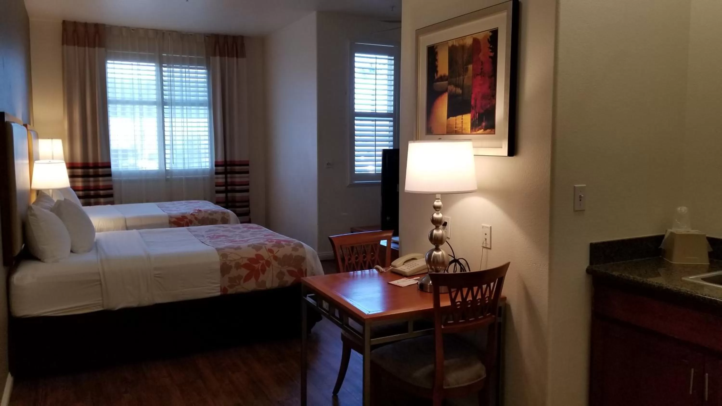 Bed in Hawthorn Suites