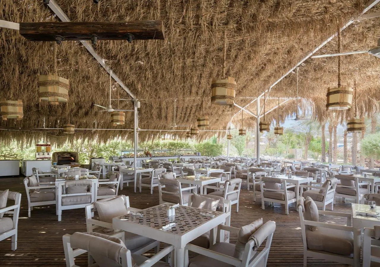 Restaurant/places to eat in Sindbad Club