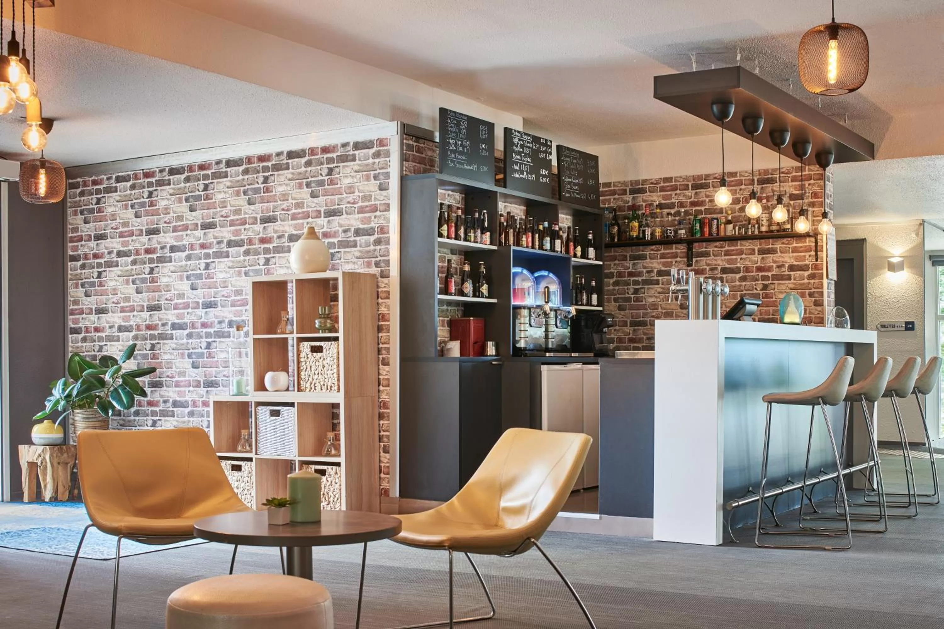 Communal lounge/ TV room in Kyriad Lille Gare - Grand Palais