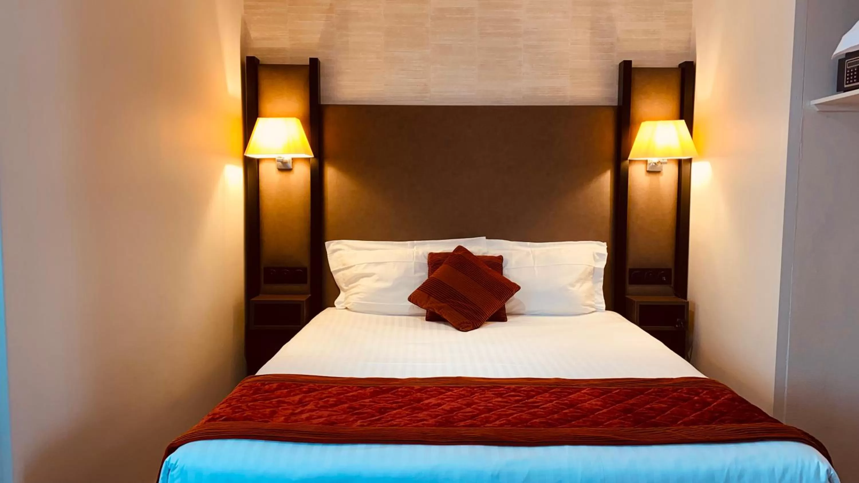 Bedroom, Bed in Hotel Bellevue