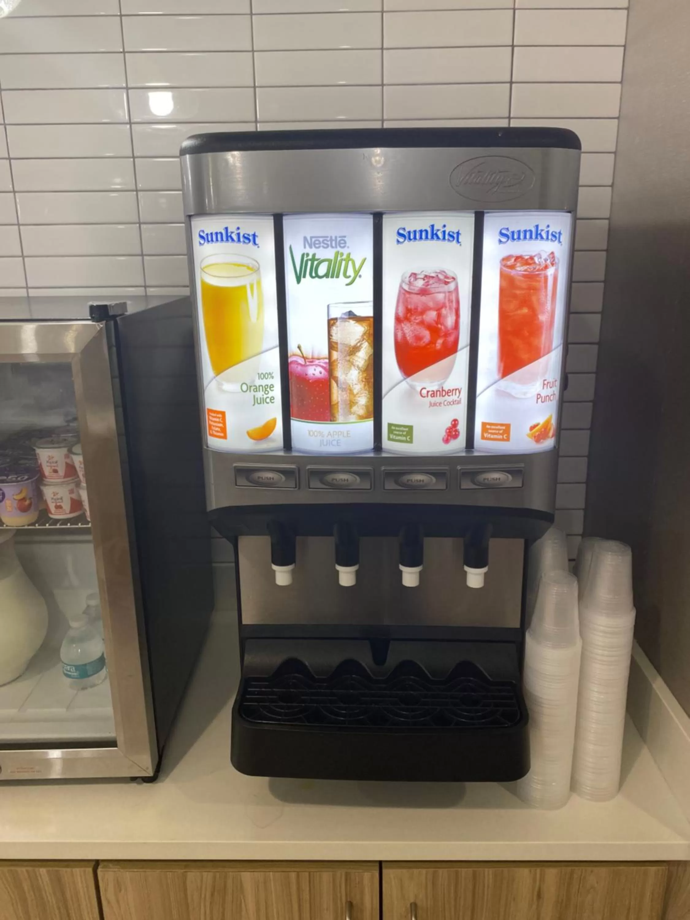 Buffet breakfast in La Quinta Inn & Suites by Wyndham Lake City