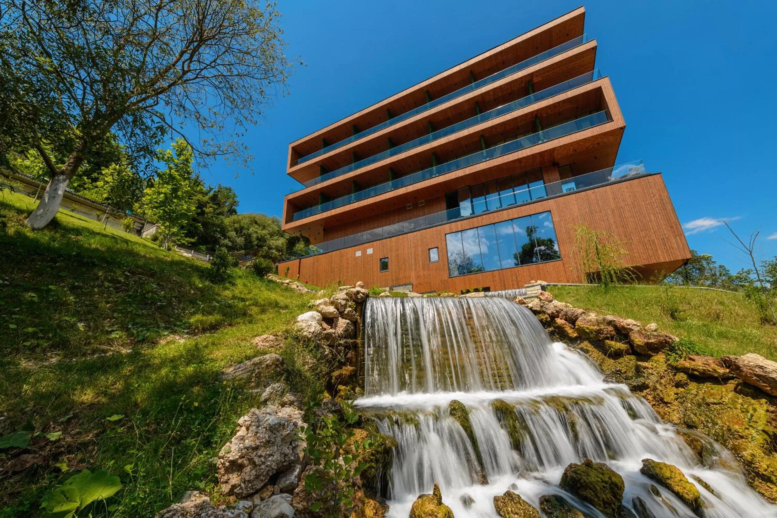 Property building in Hotel Uji Ftohte Tepelene