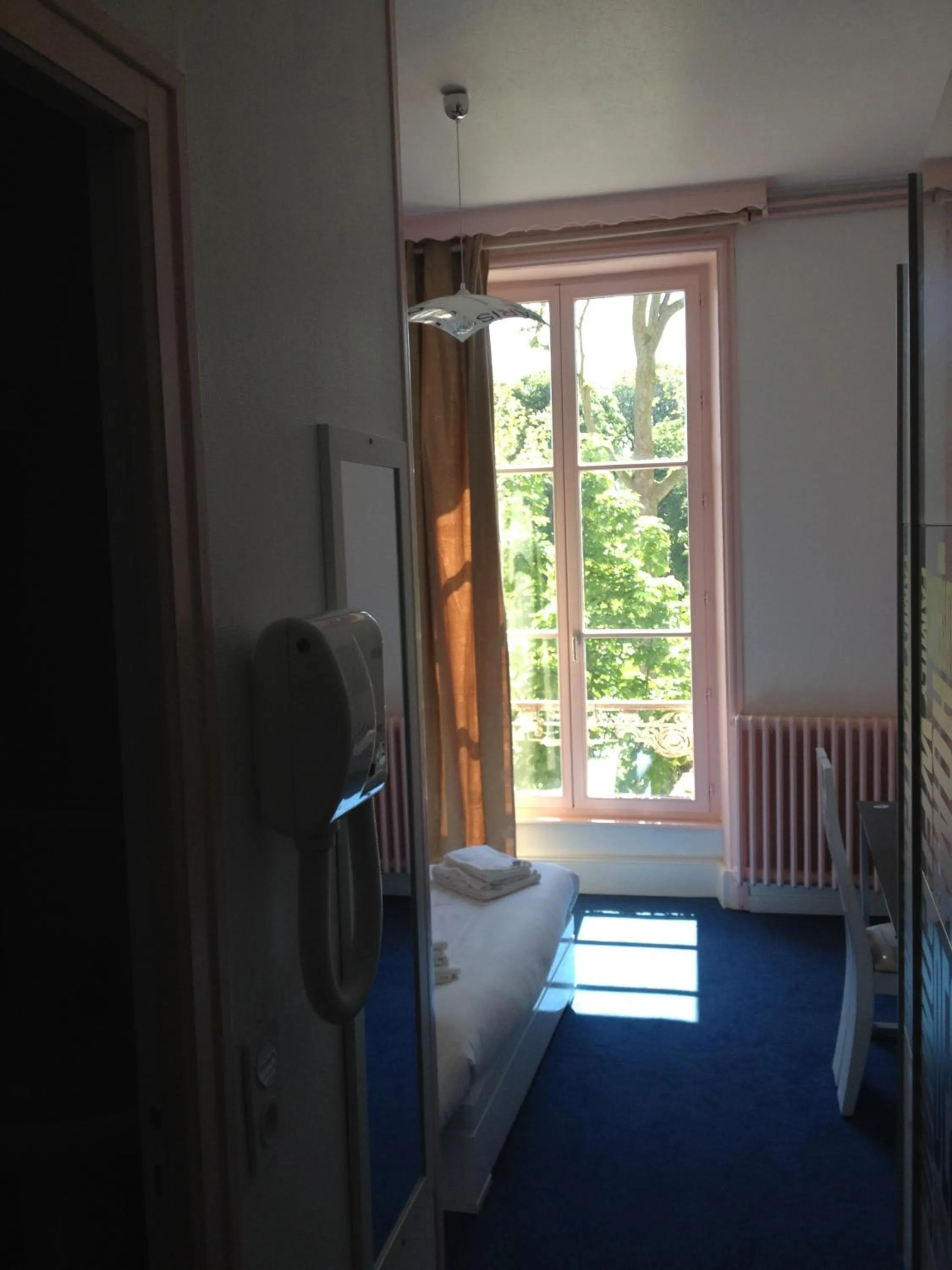 Photo of the whole room, Bed in Hotel Couleurs Sud Centre-ville Gare Charleville-Mézières