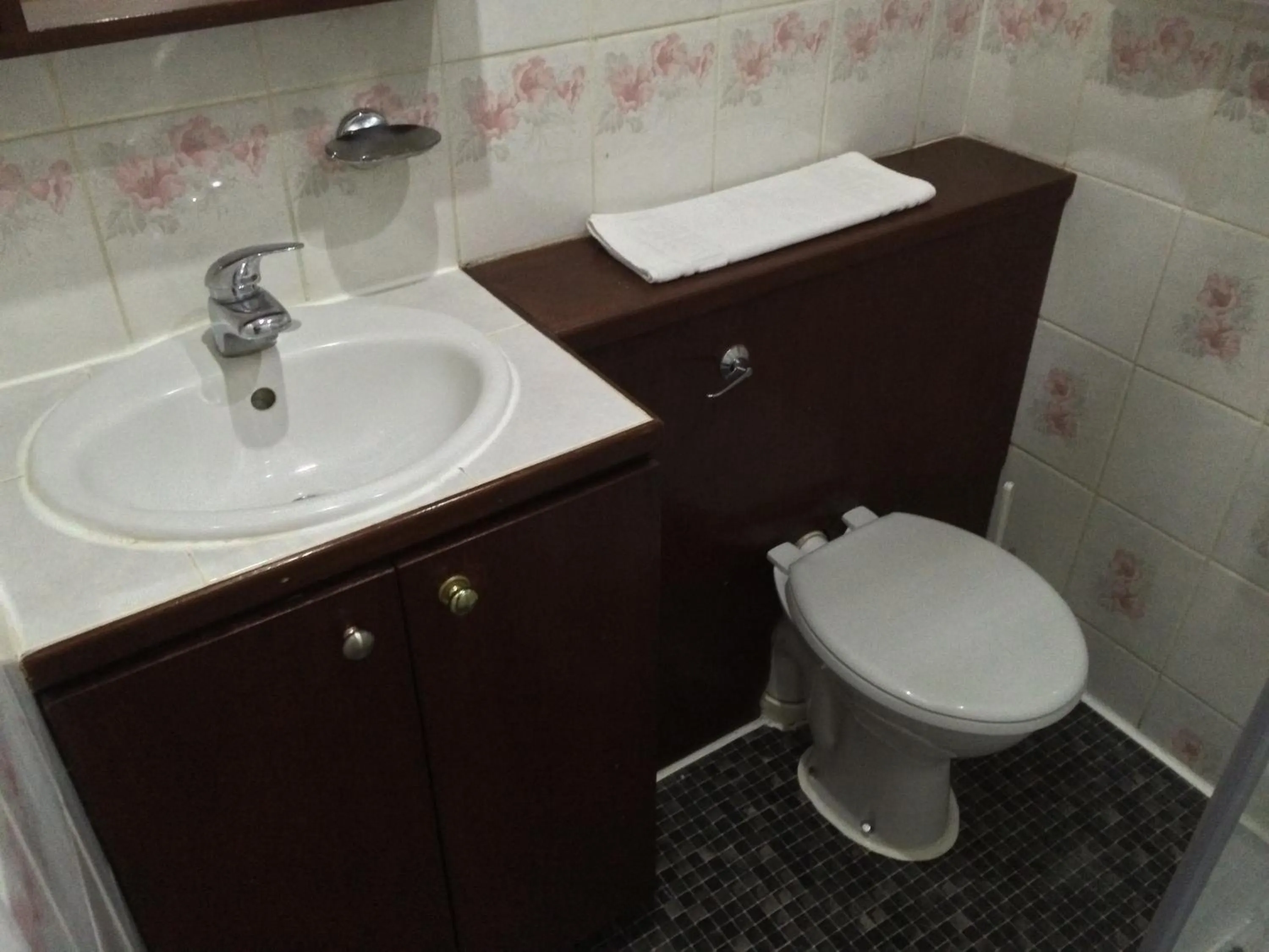 Bathroom in London Continental Hotel