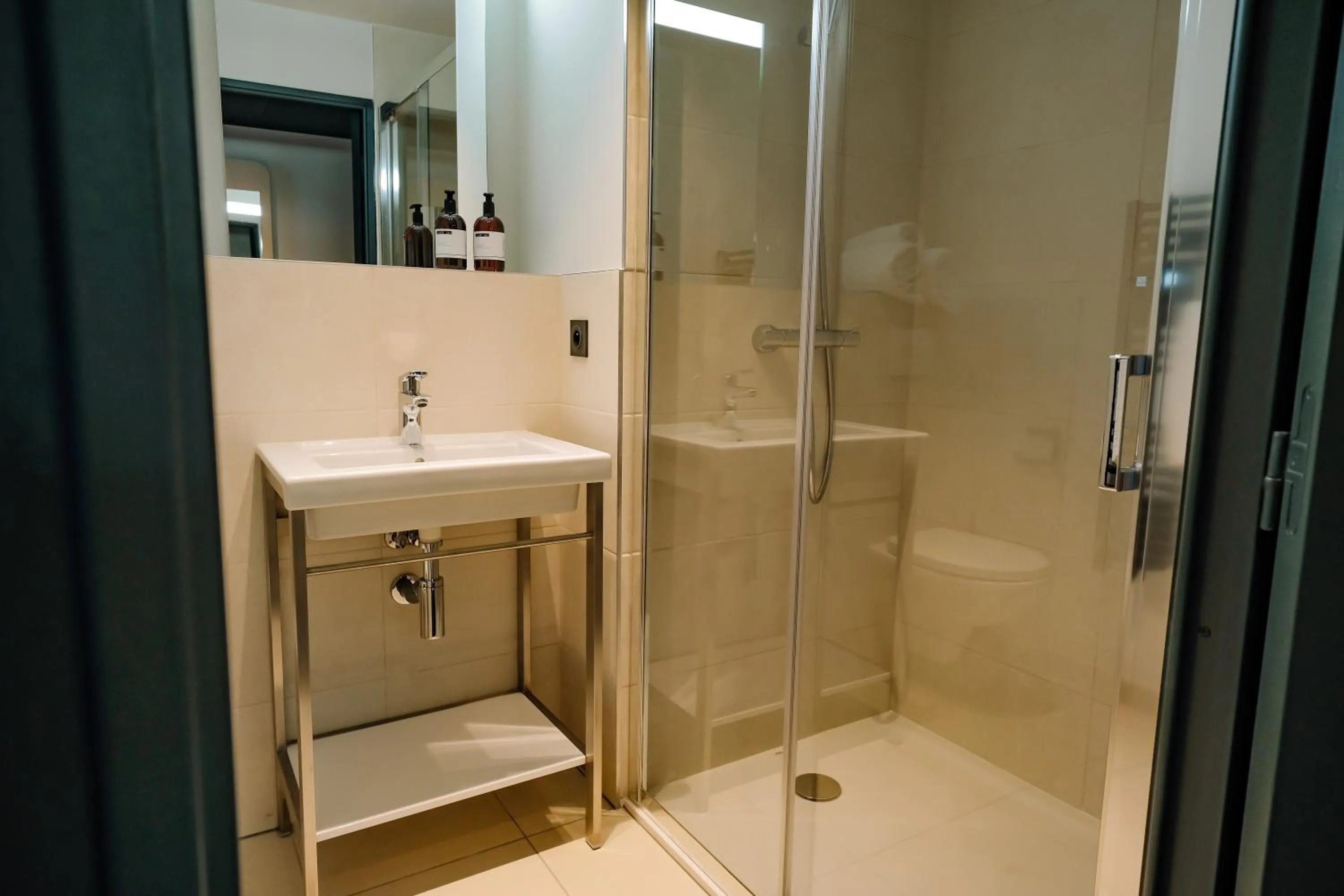 Shower in Live Hotels Bordeaux Lac