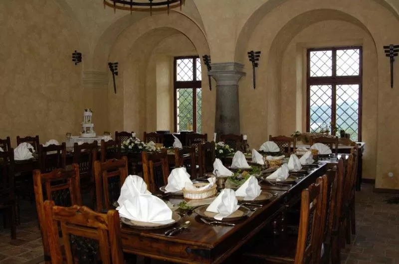 Restaurant/places to eat in Chateau Zbiroh