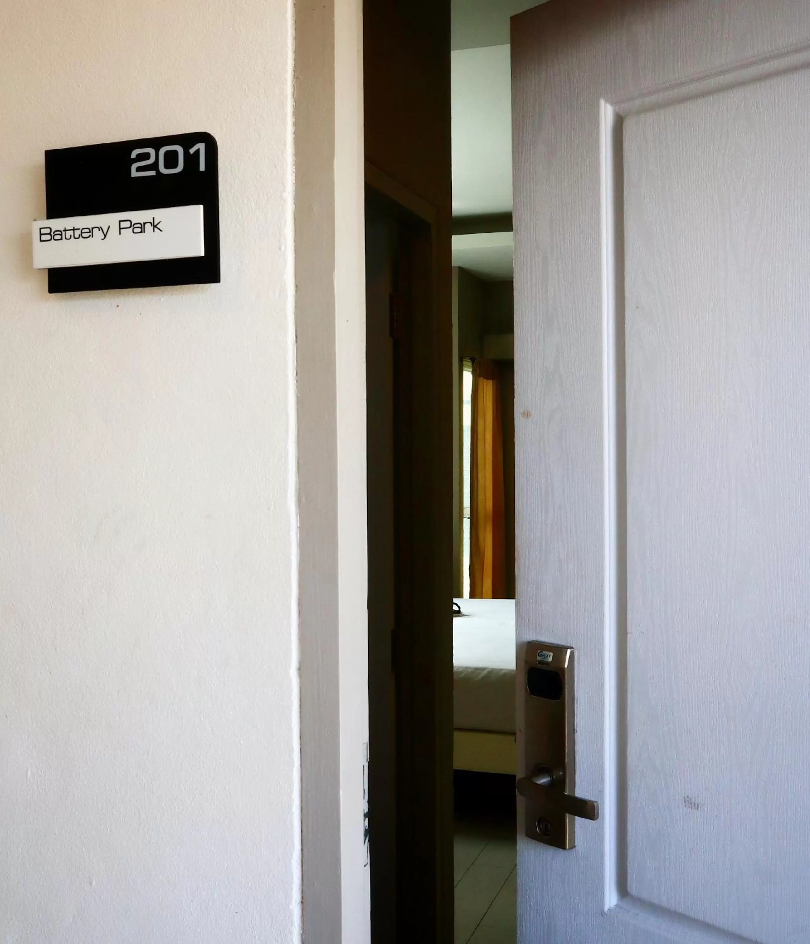 Balcony/Terrace, TV/Entertainment Center in The Battery Park Midtown Boutique