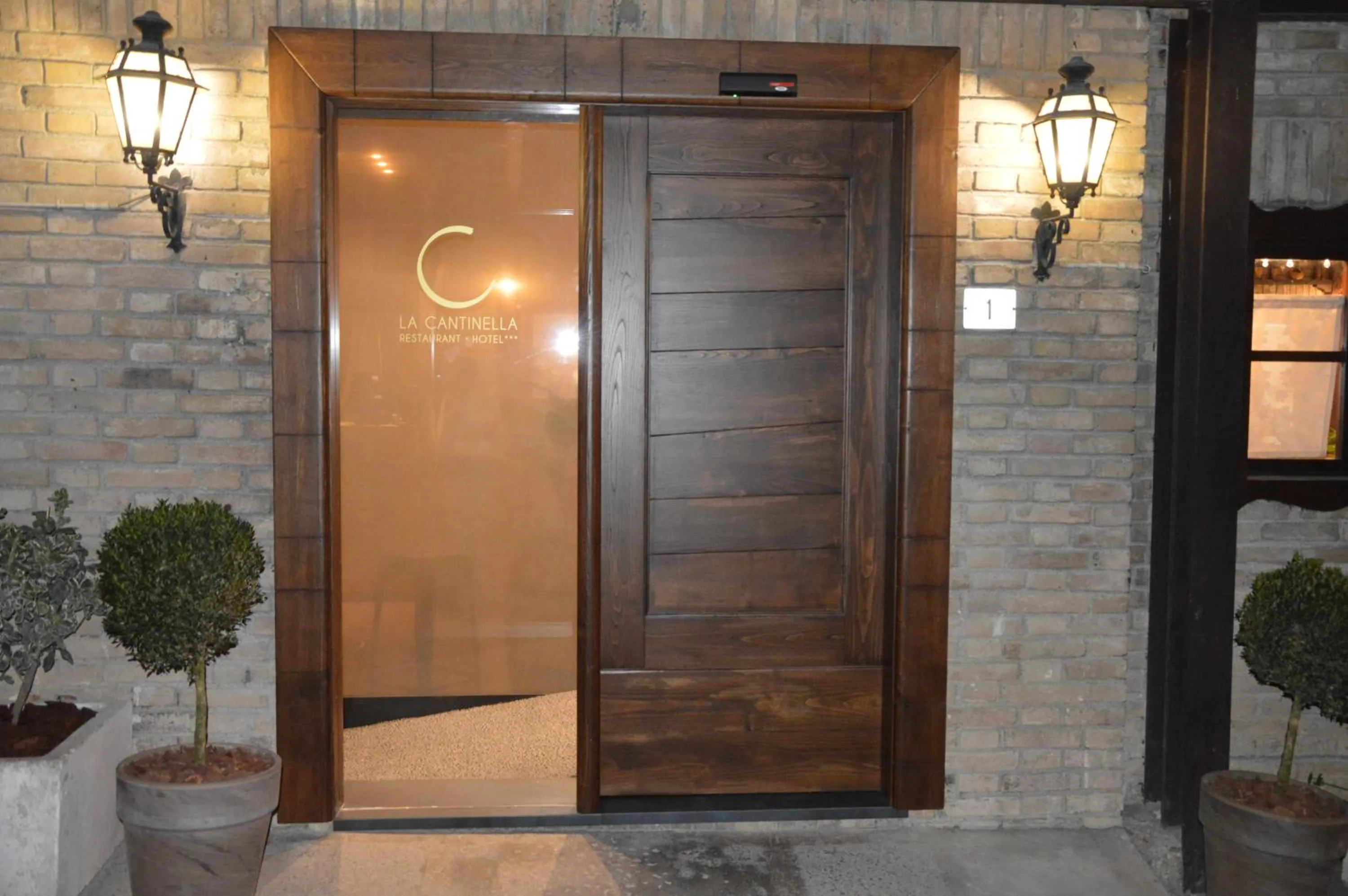 Restaurant/places to eat in La Cantinella