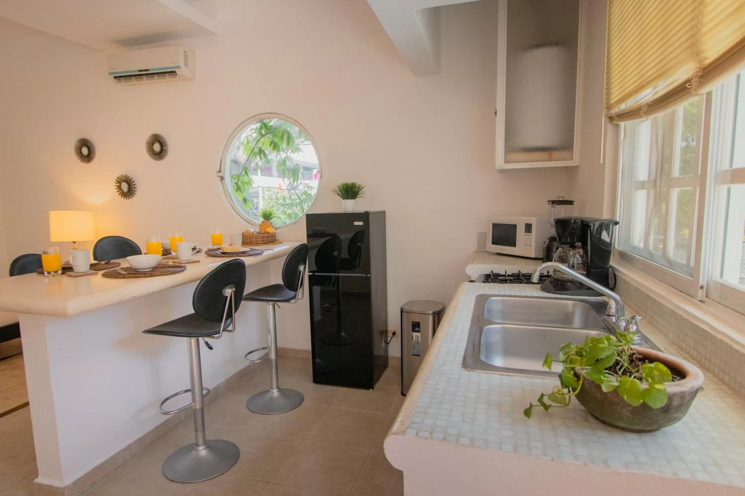 Kitchen/Kitchenette in Nasim Condo Hotel con acceso BEACH CLUB GRATIS, metros 5th AVENIDA