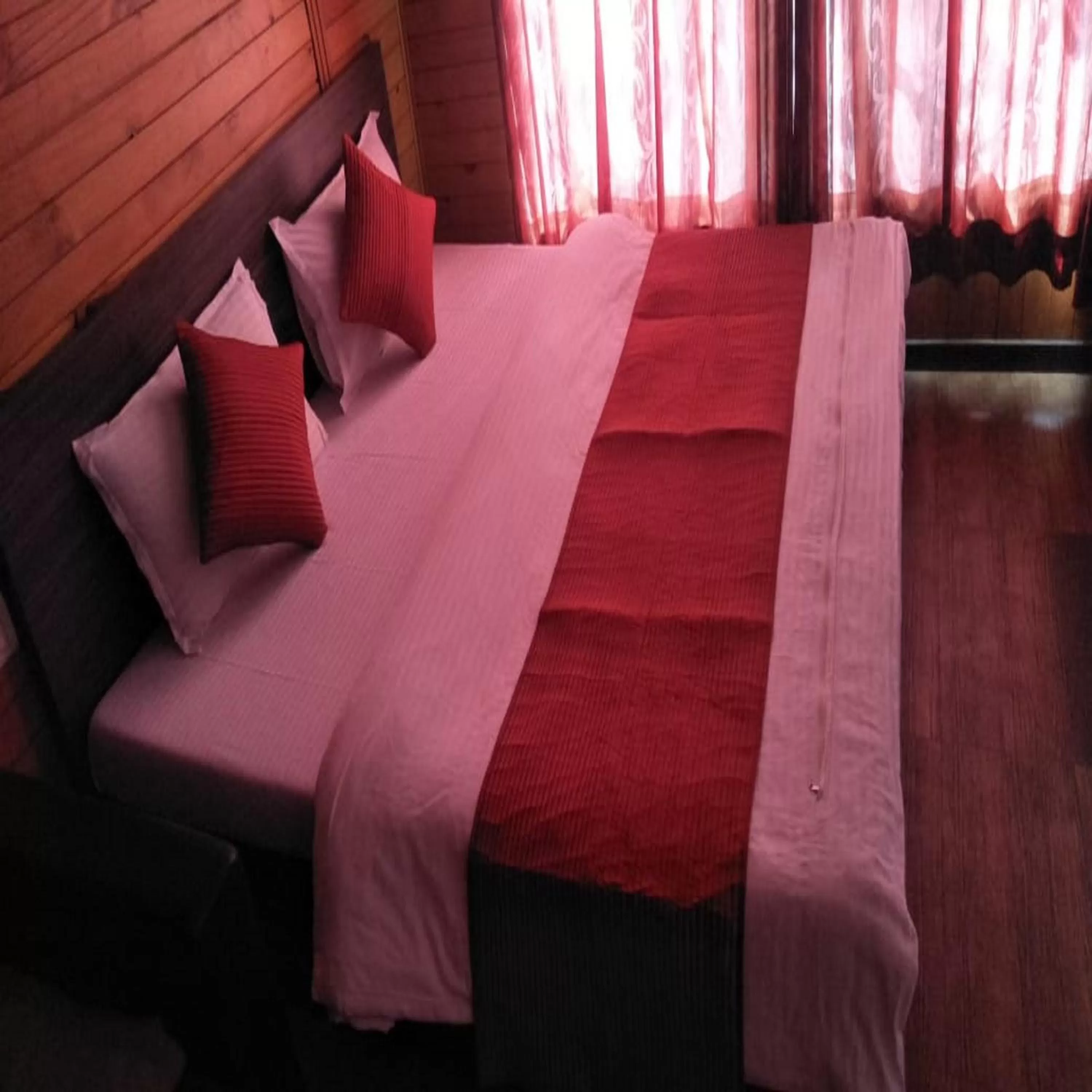 Bed in Jayshin Lake Vaitarna Resort - Igatpuri