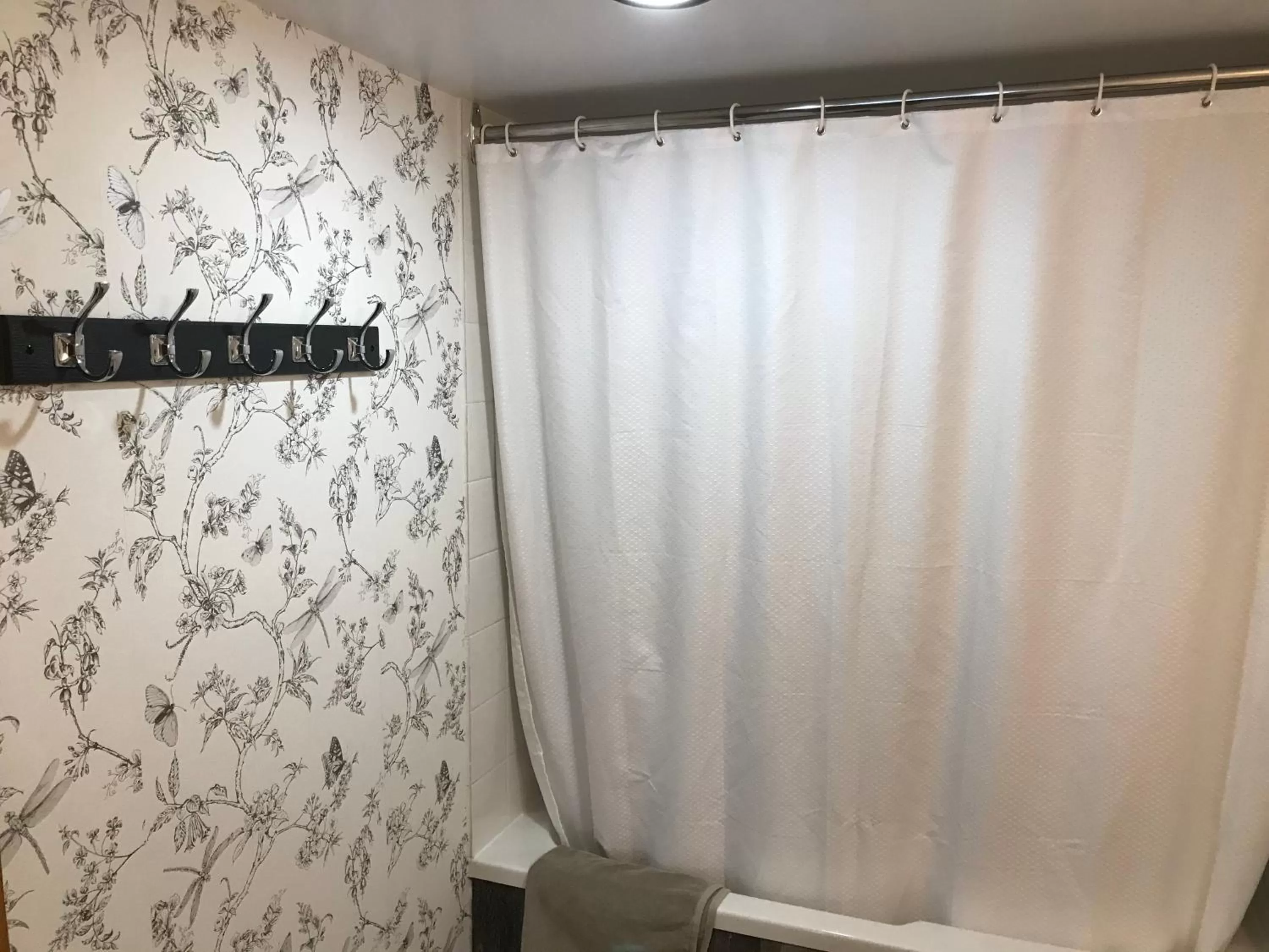 Bathroom in La Grange Country Inn