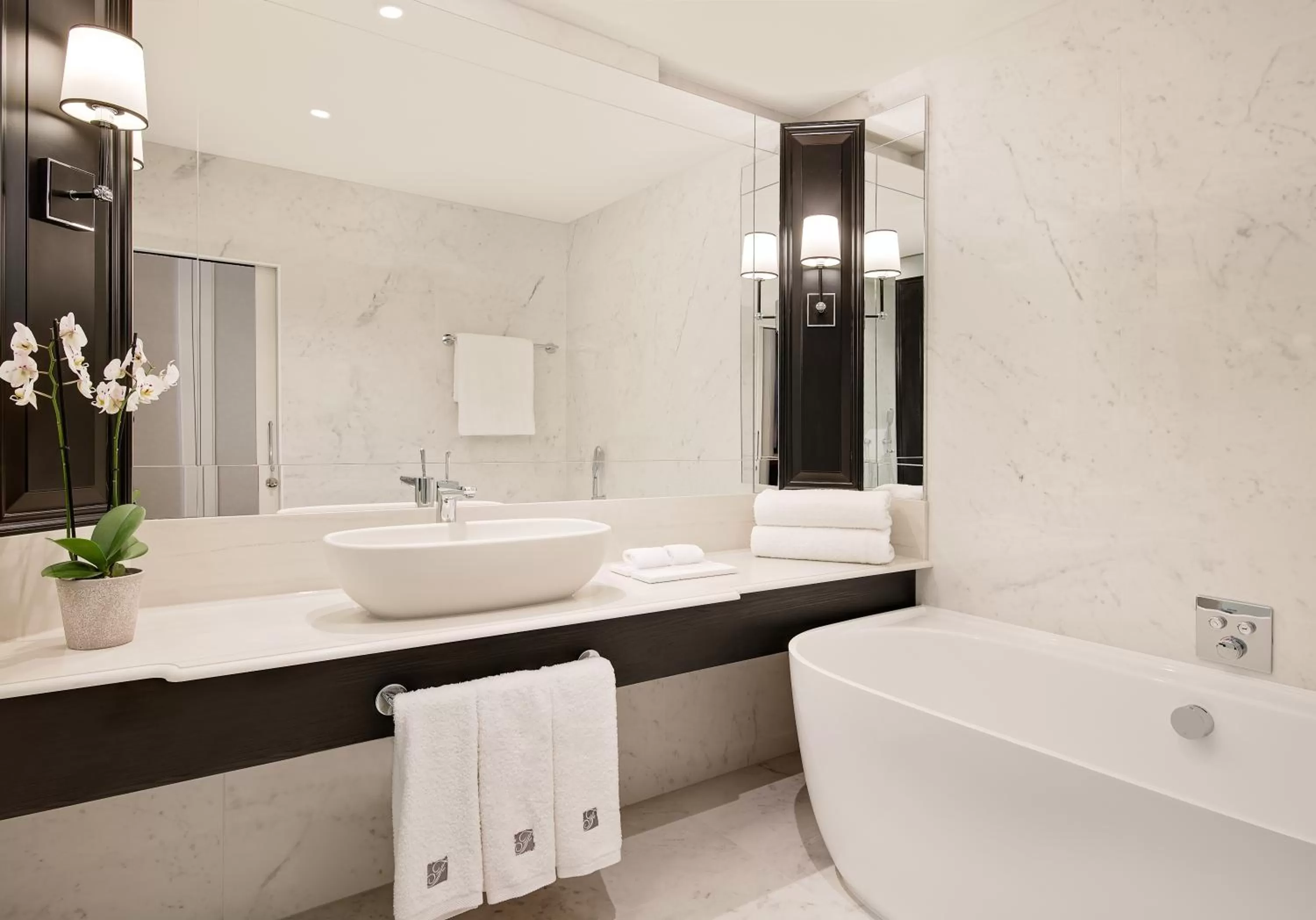 Bathroom in Fairmont Windsor Park