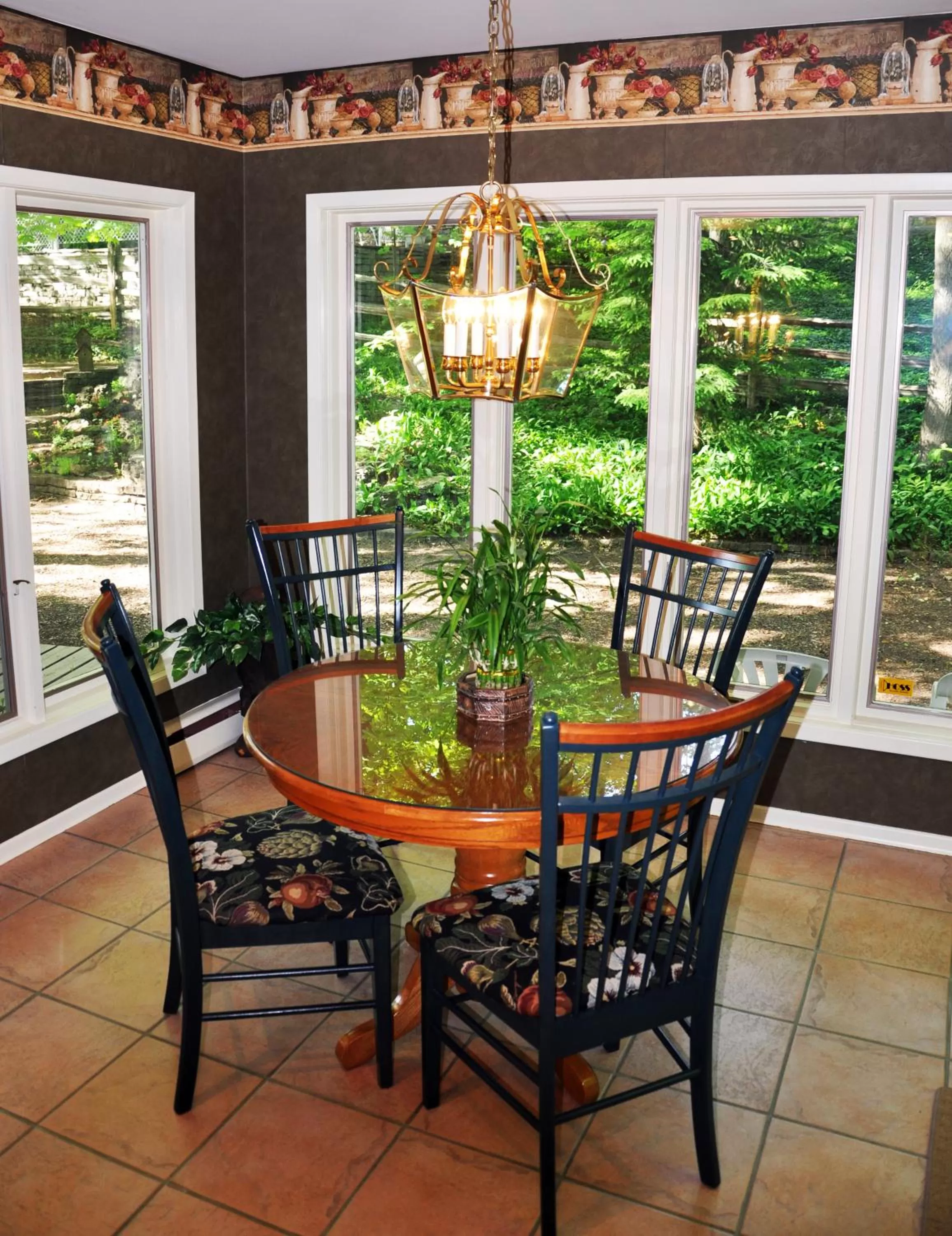 Dining Area in Forest Hill Bed and Breakfast