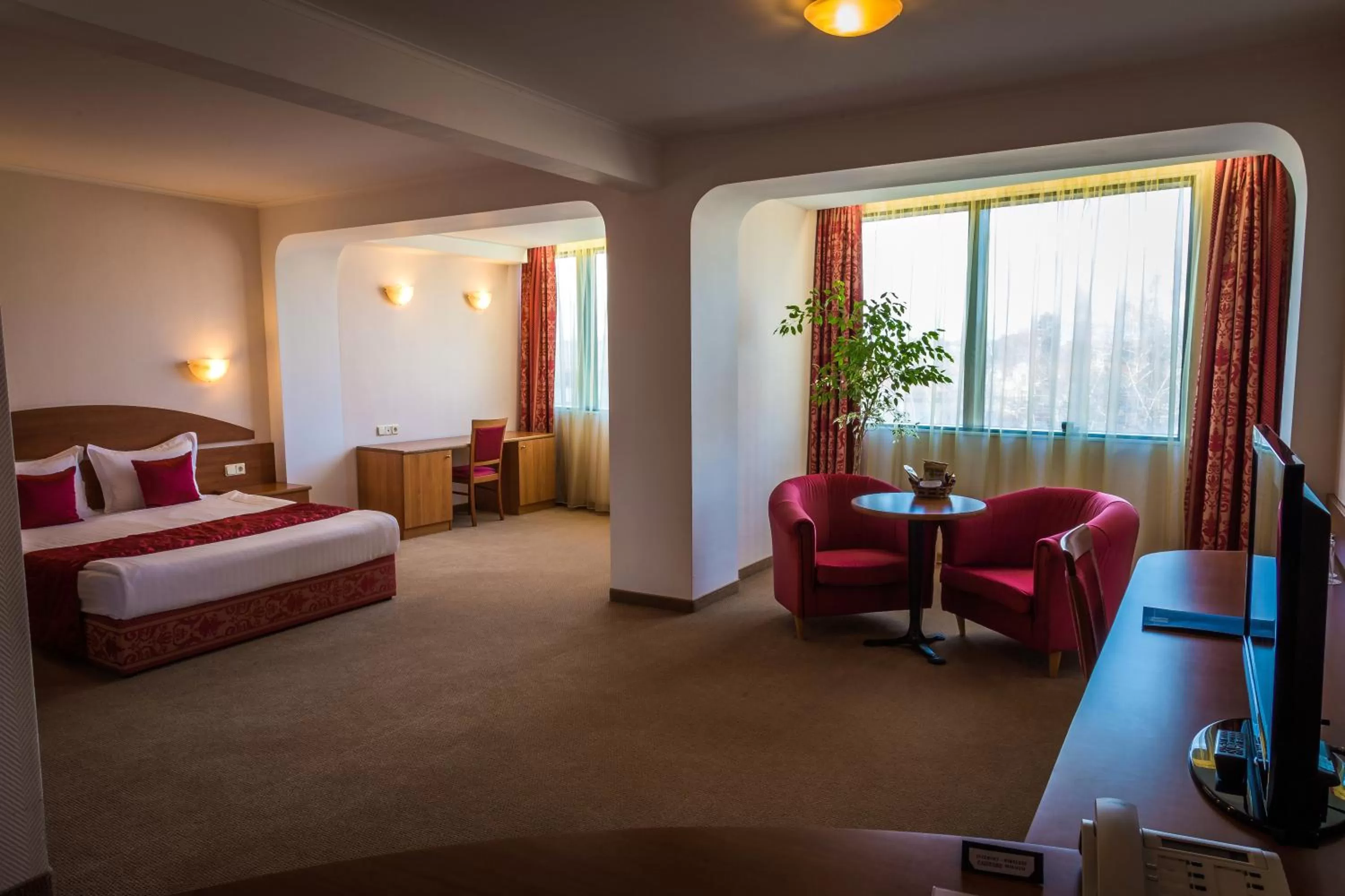 Photo of the whole room, Bed in Hotel Sevlievo Plaza
