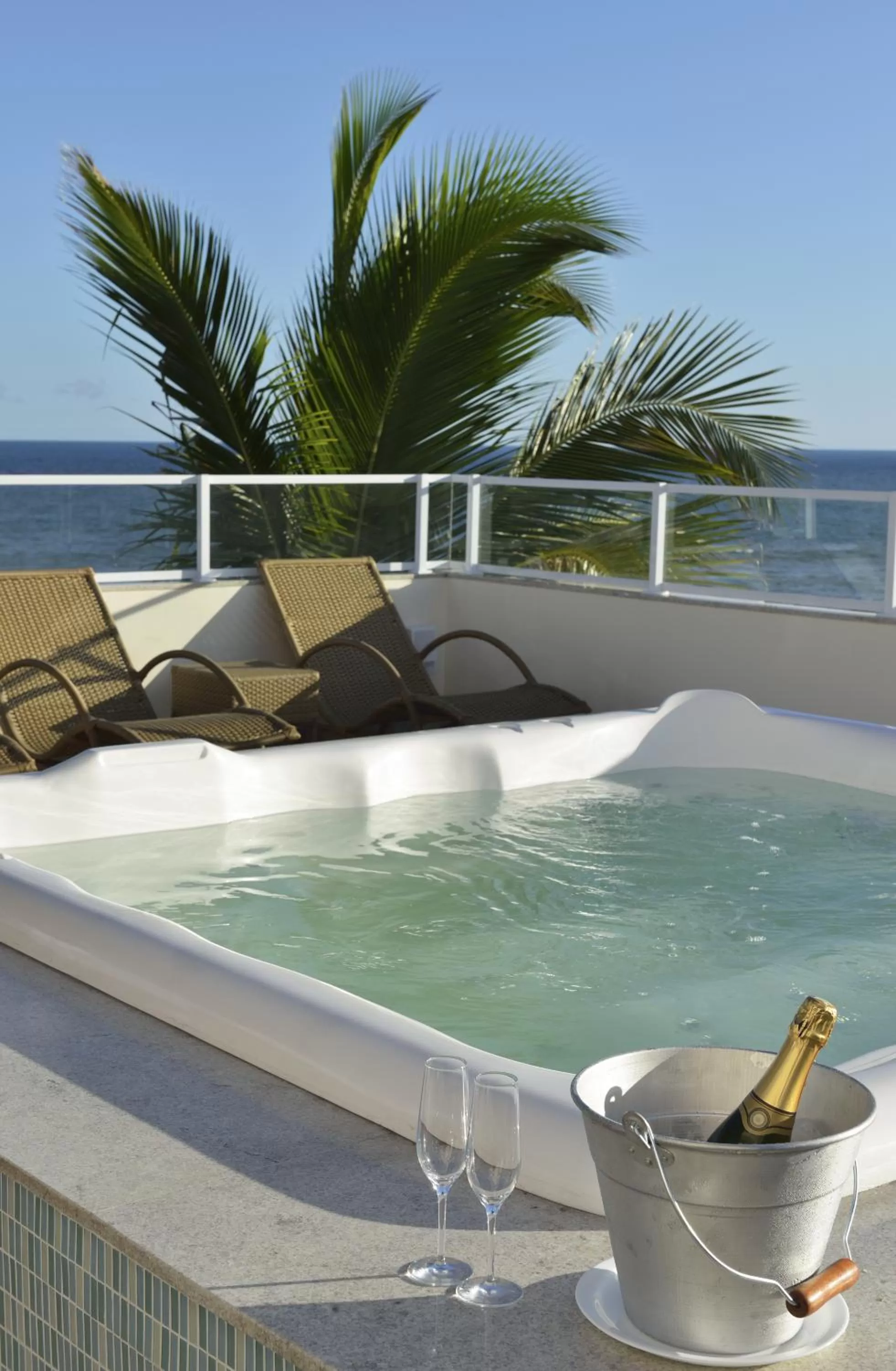 Hot Tub in Rede Andrade Express