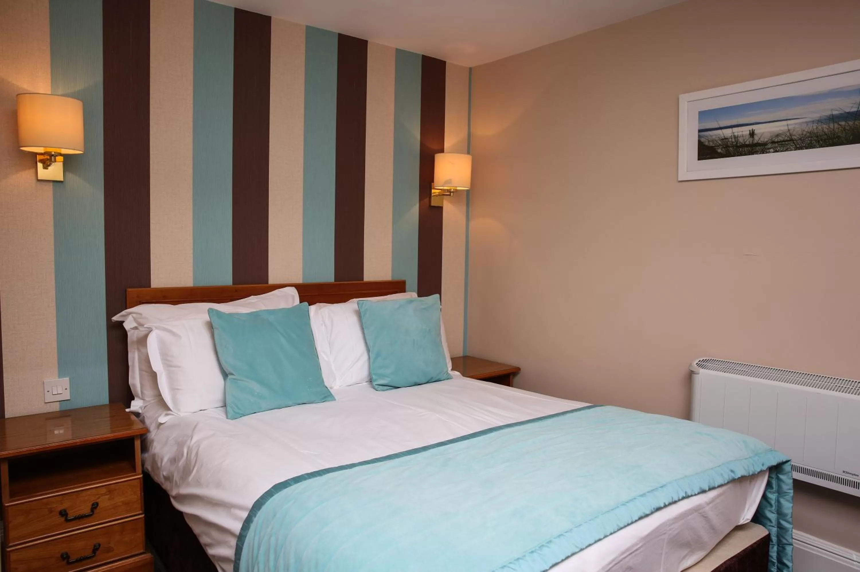 Photo of the whole room, Room Photo in The White House Inn - Whitby