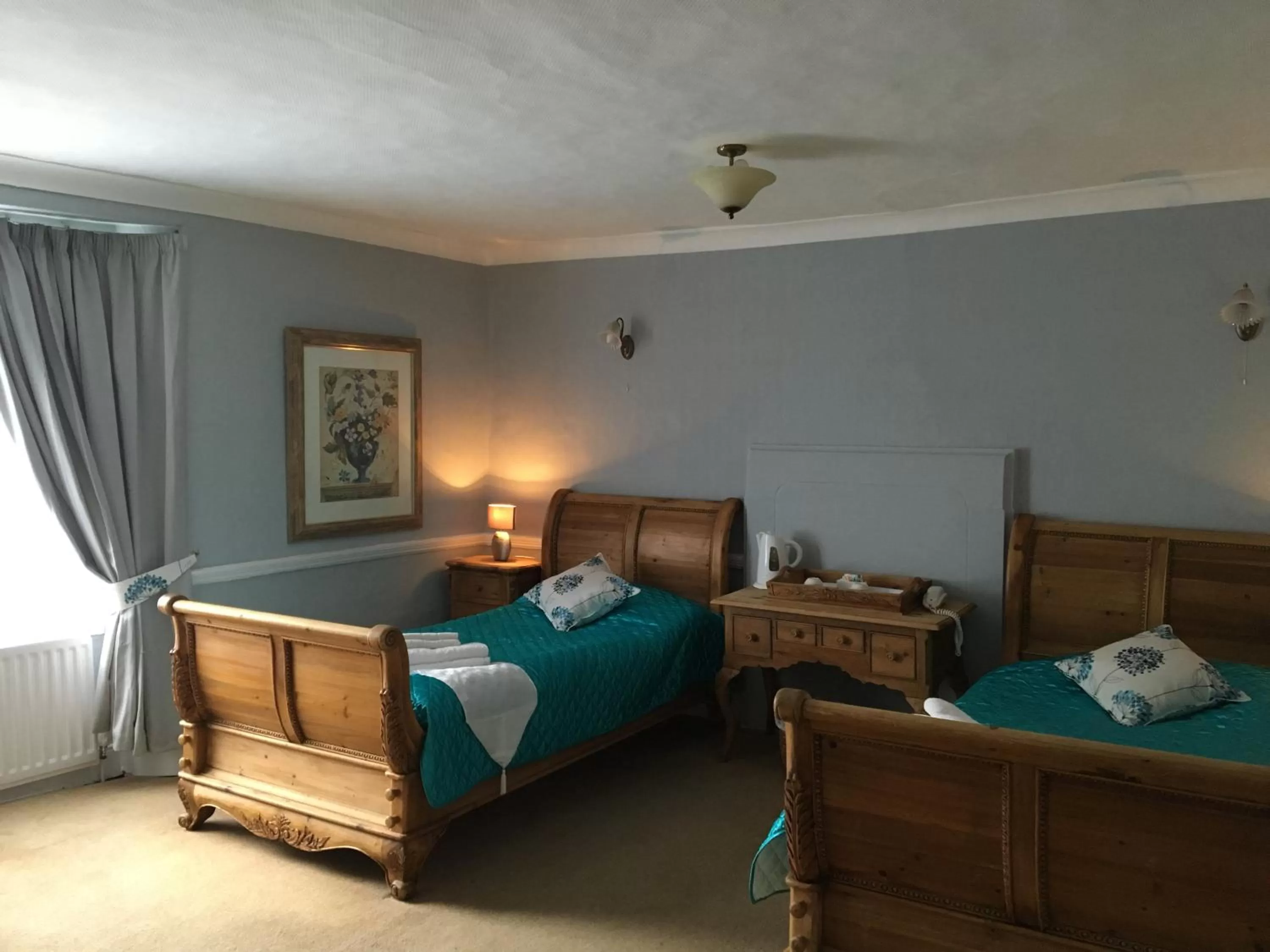 Day, Bed in The Old Well Inn