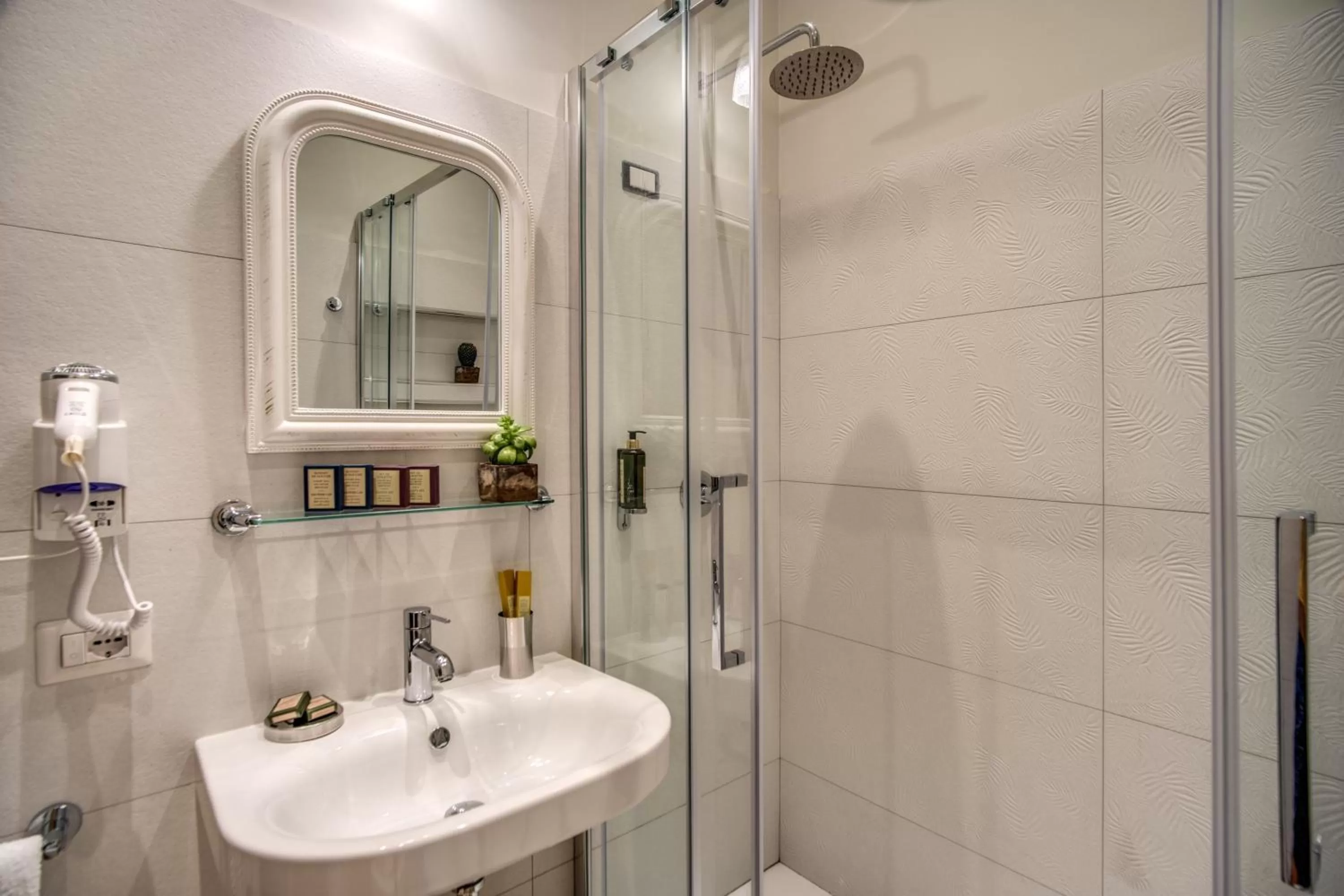 Shower in Tree Charme Trilussa