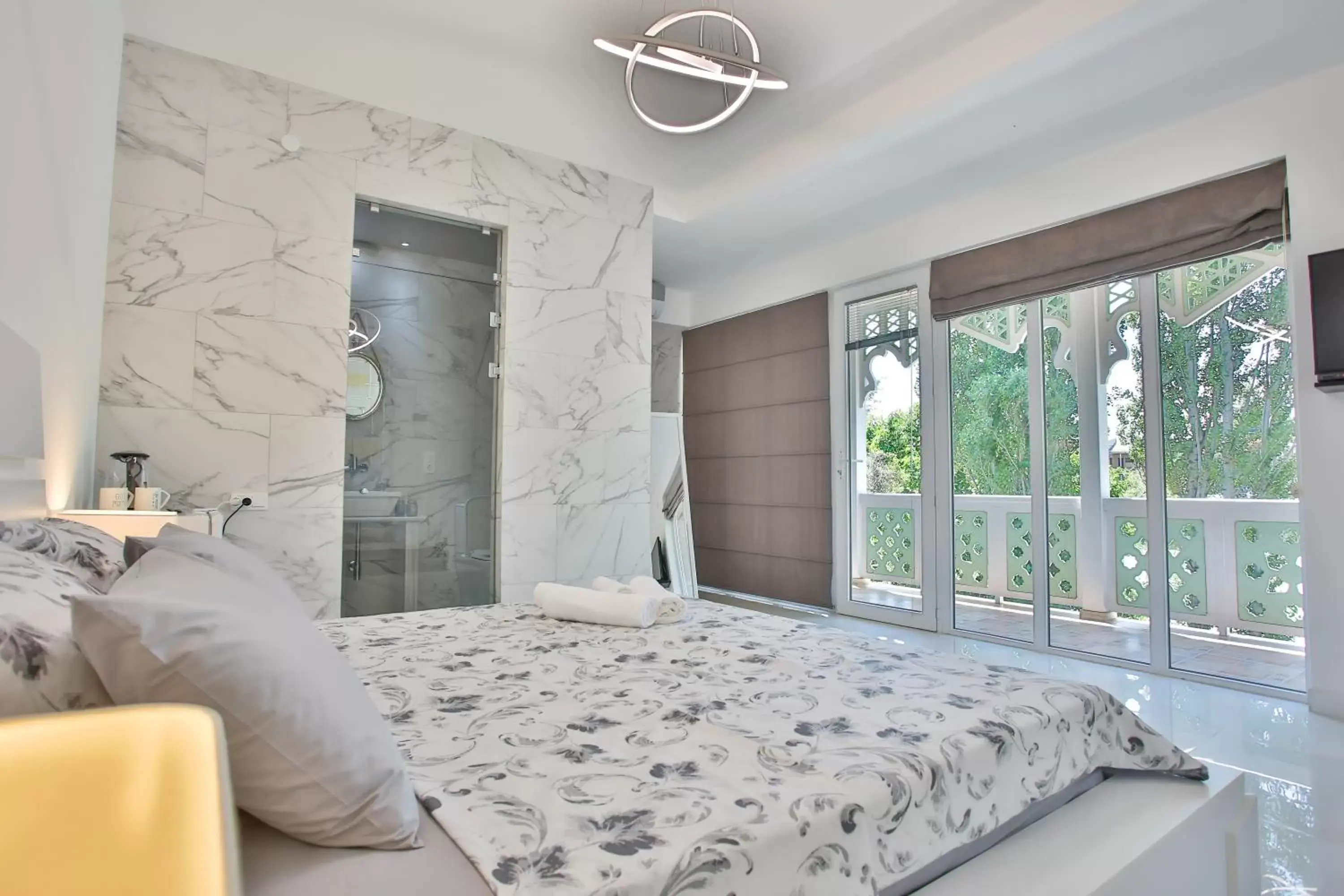 Deluxe Queen Room in Hotel Paradise Road Deluxe Queen Room in Hotel Paradise Road