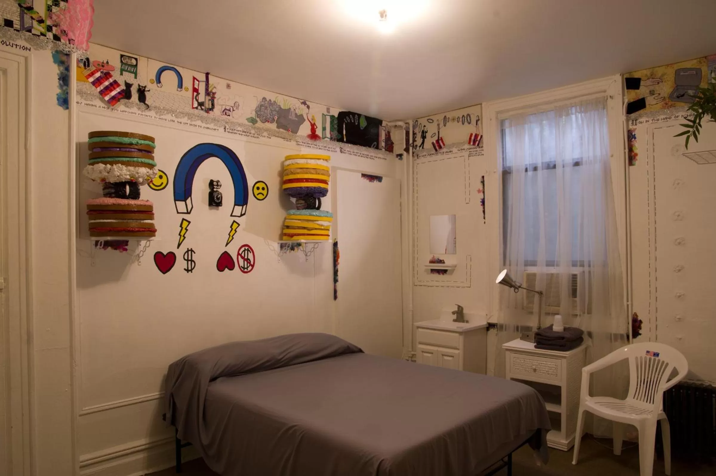 Bed in Carlton Arms Hotel