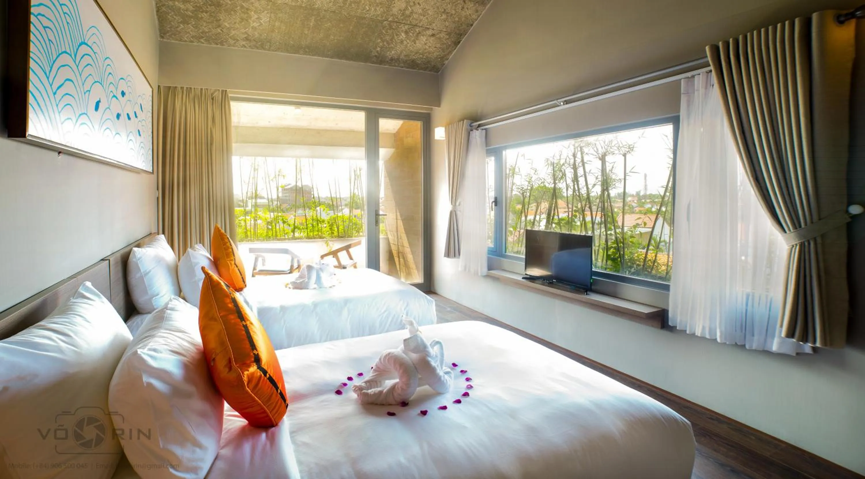 Photo of the whole room, Bed in Mulberry Collection Silk Eco