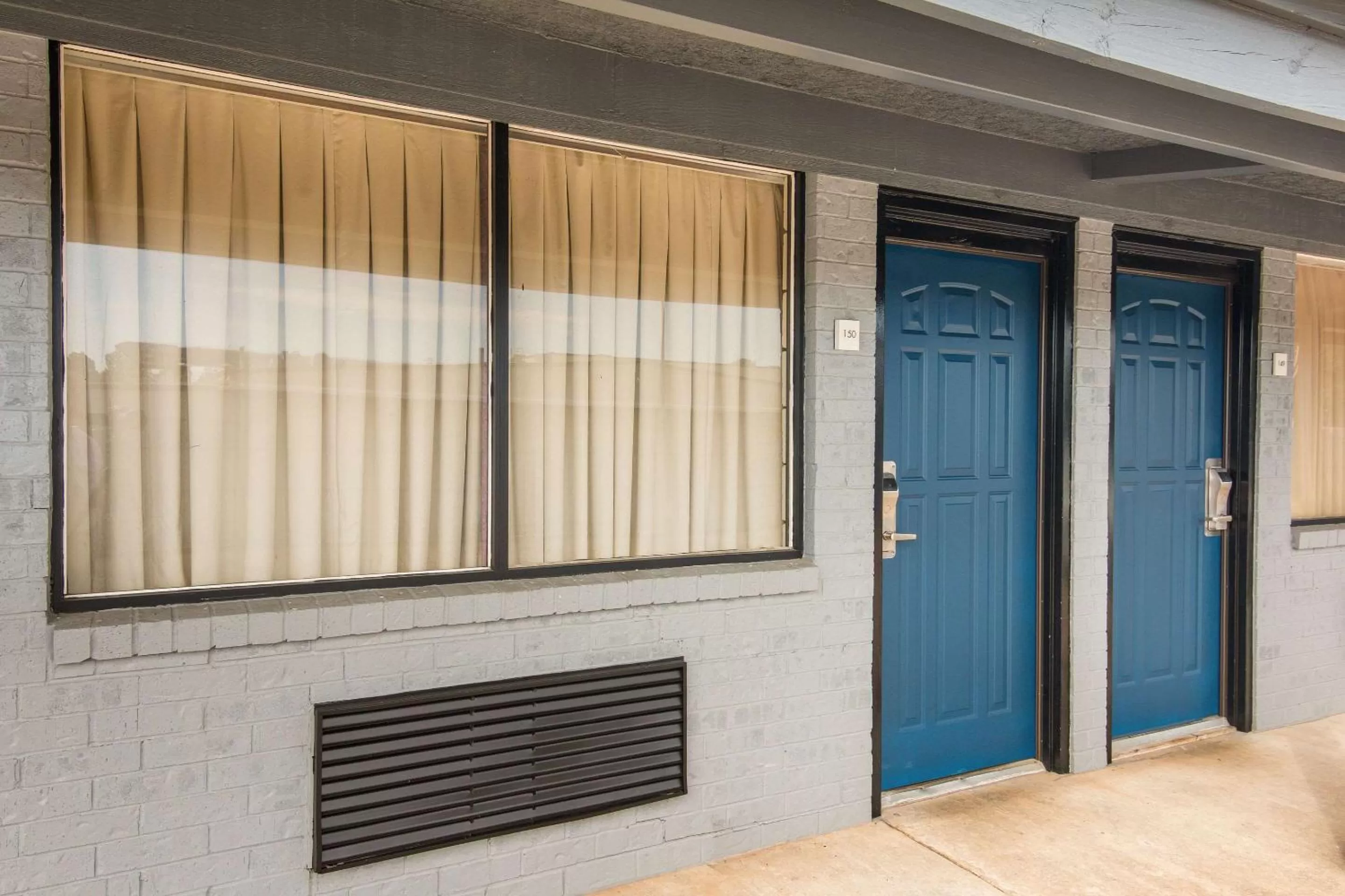 Property building in Rodeway Inn Nashville