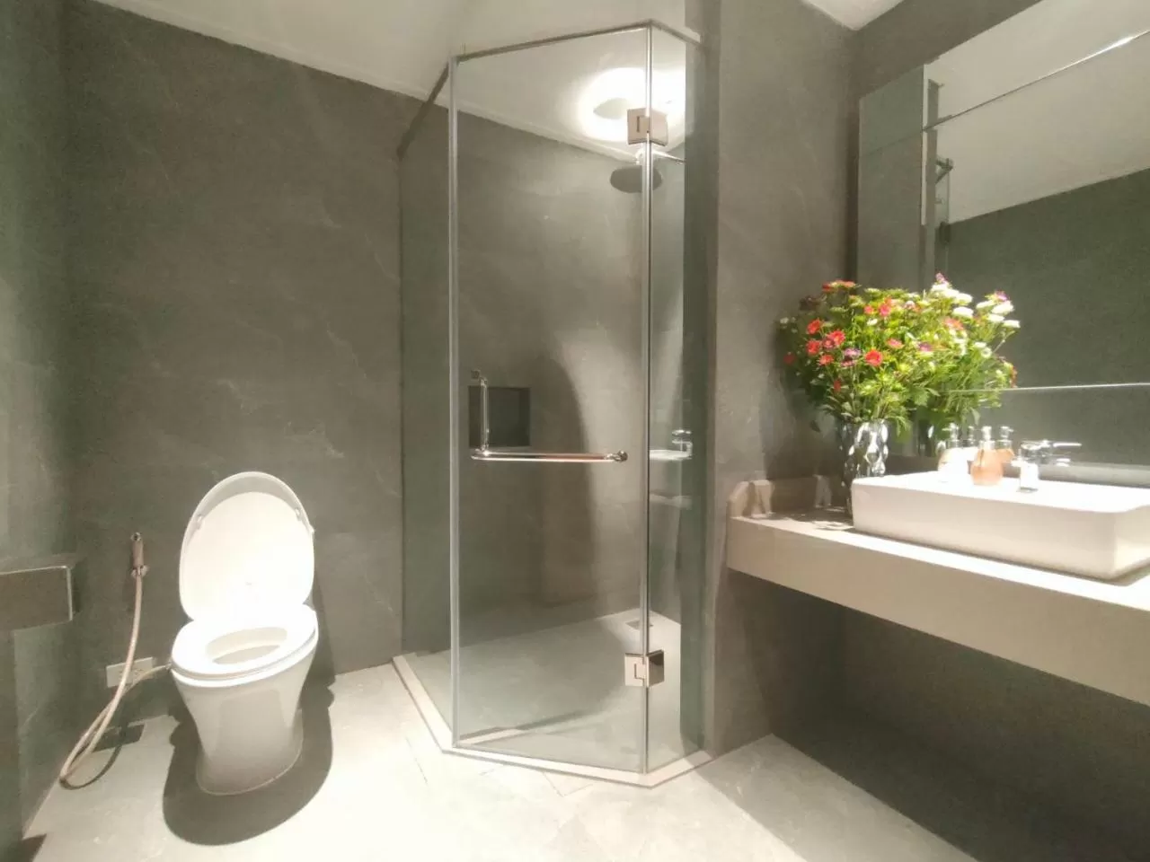 Hong Gia Tue Lake View