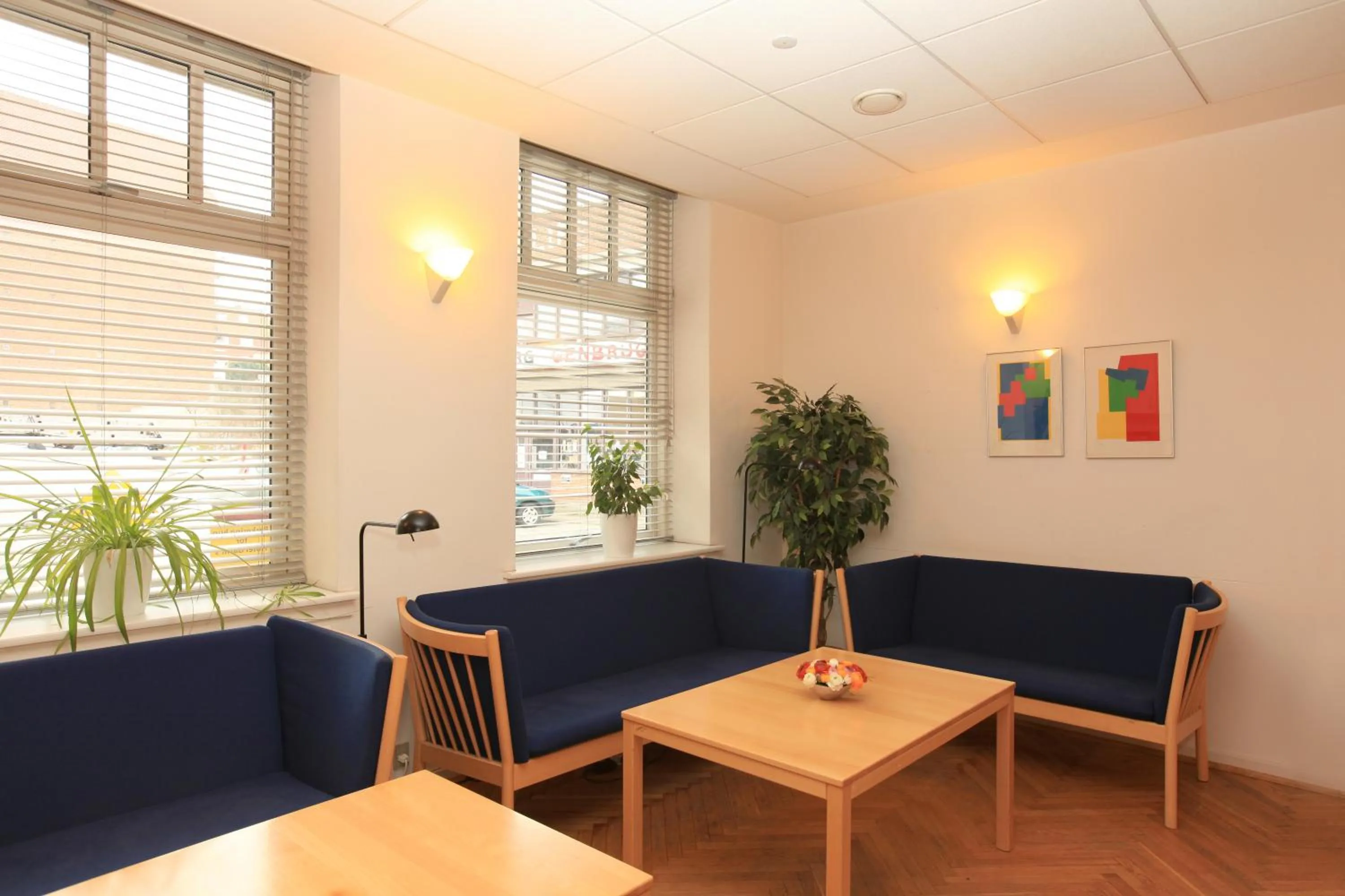 Seating area in Hotel Garni