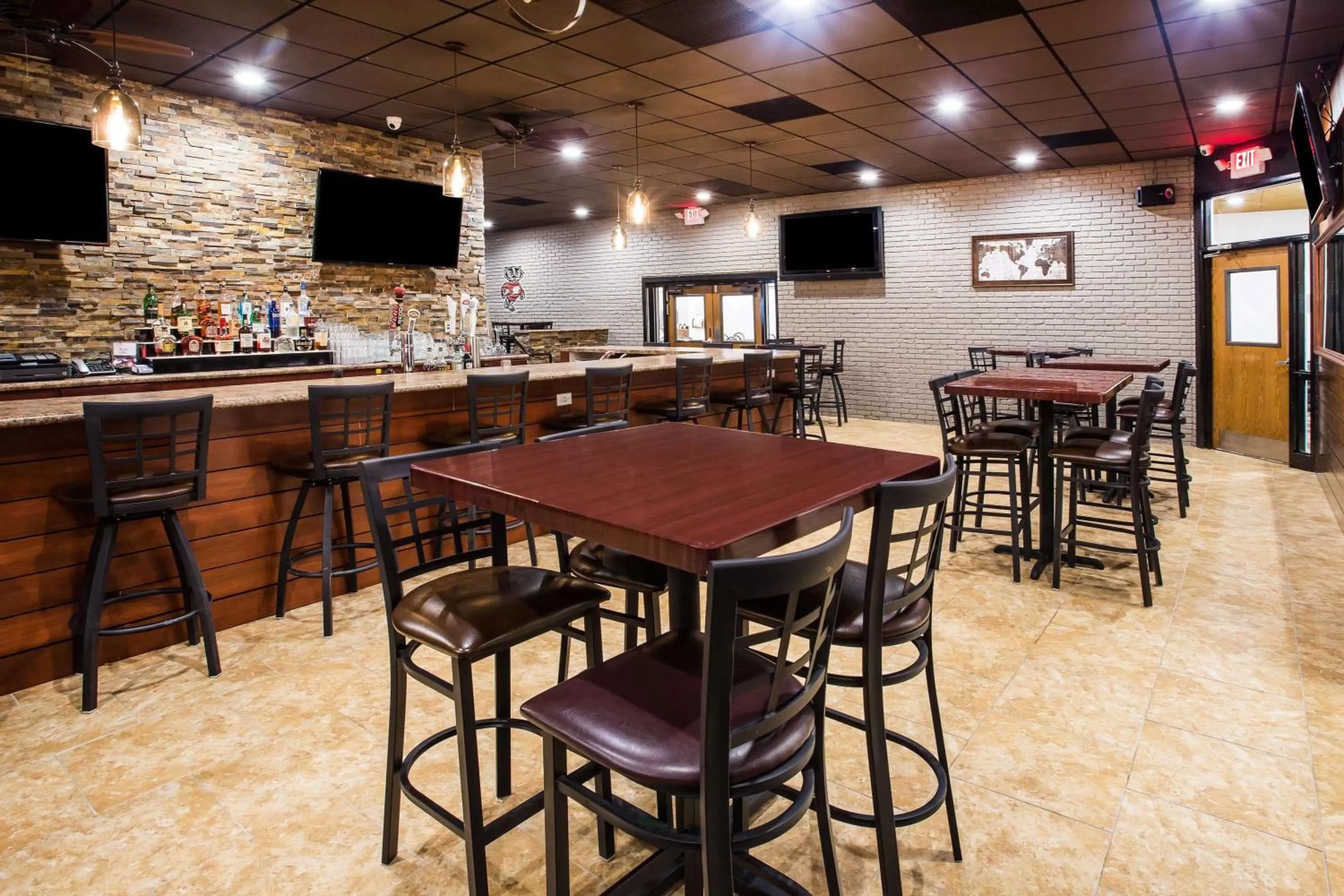 Lounge or bar in AmericInn by Wyndham Janesville