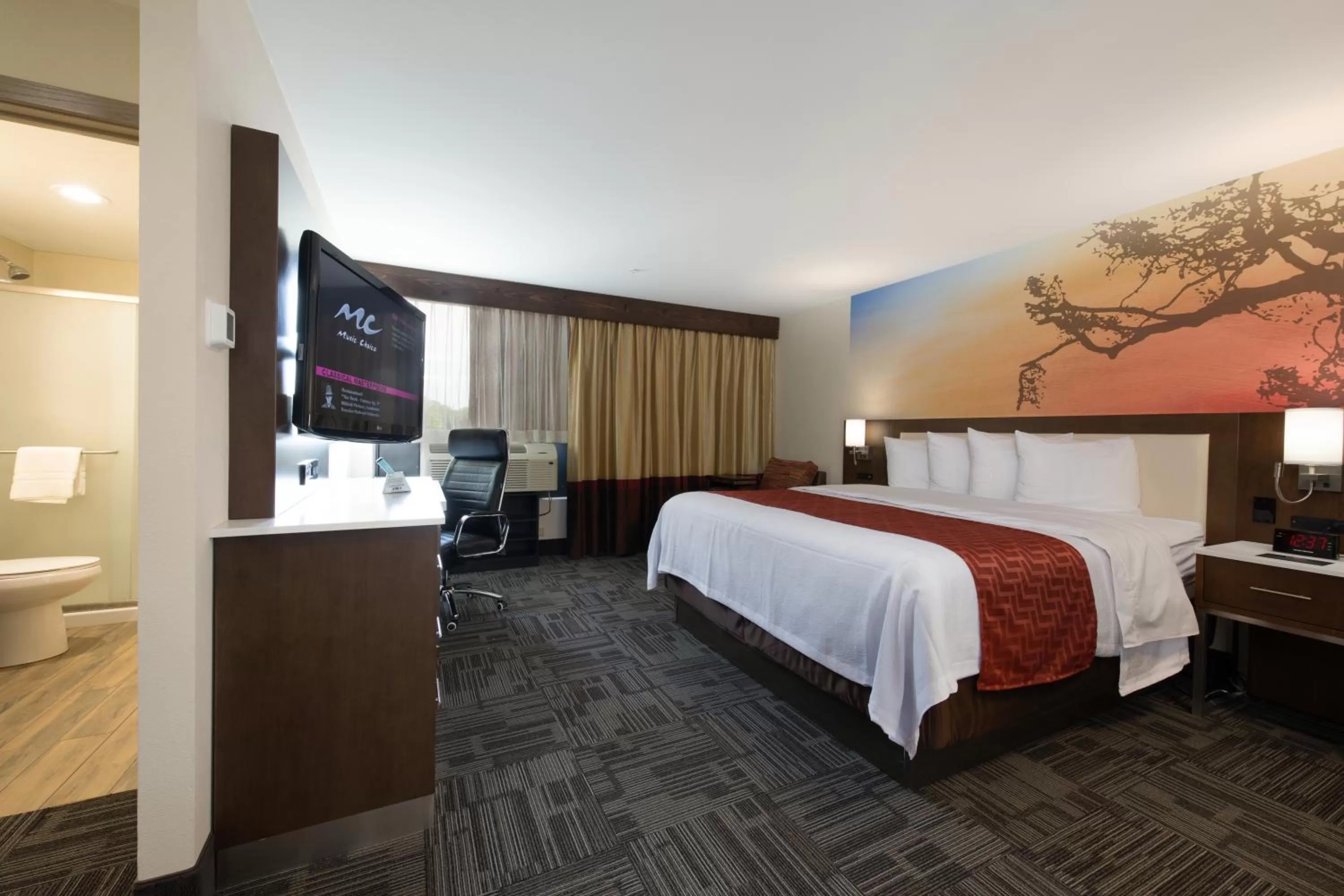 Bed in Holiday Inn Brookfield - Milwaukee by IHG