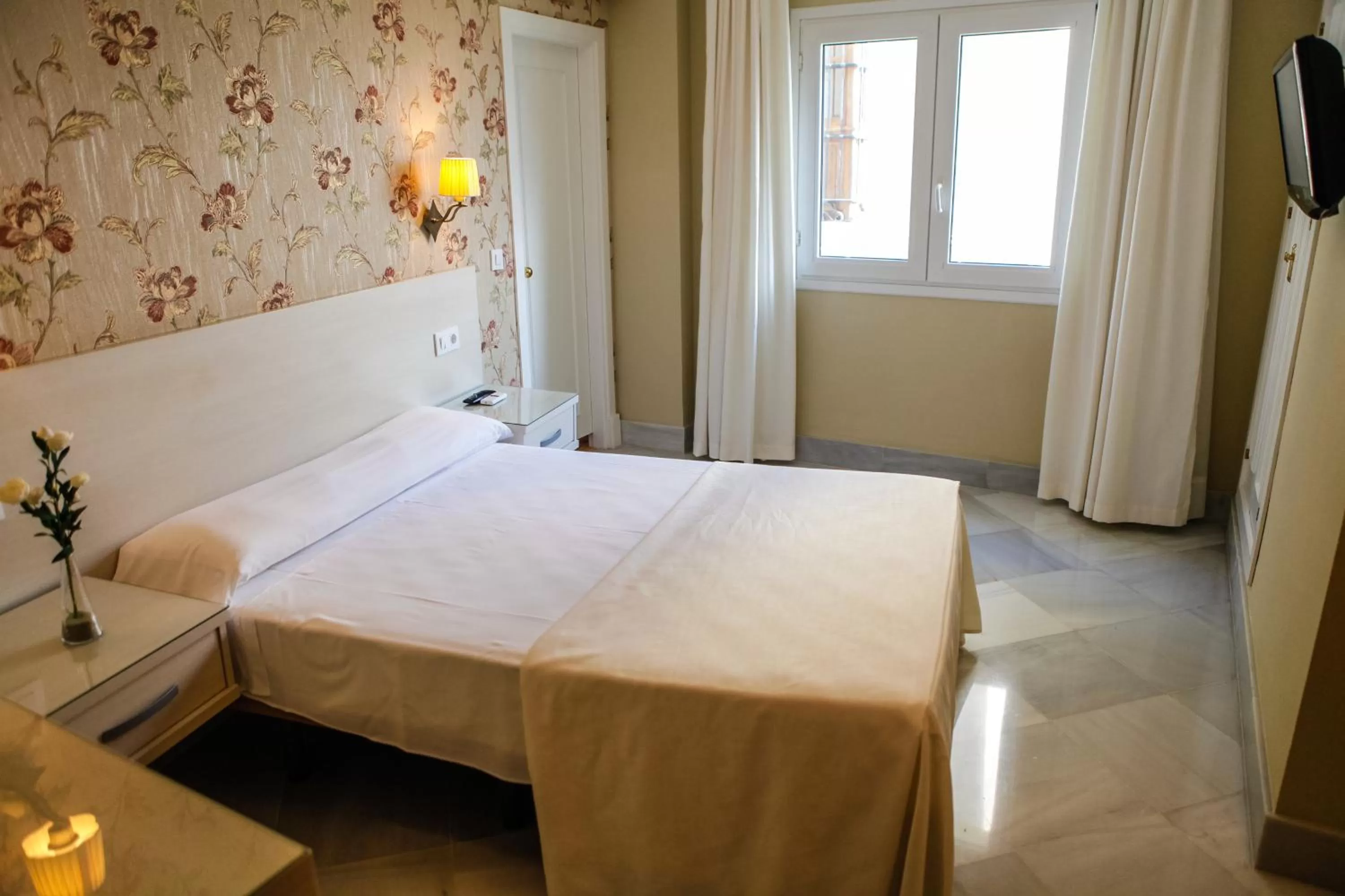 Bedroom, Bed in Chaikana