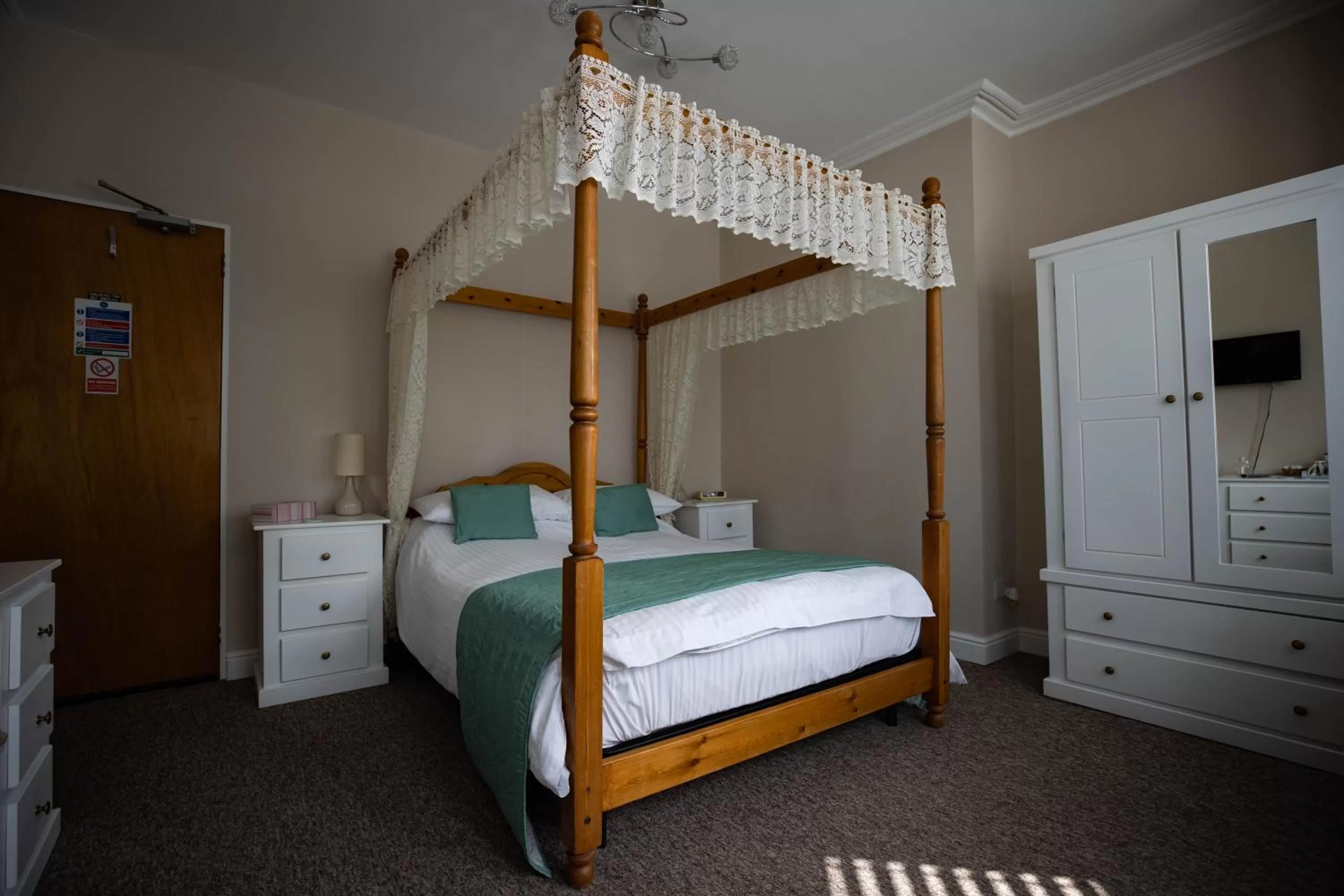 Photo of the whole room, Bed in Claremont Guesthouse