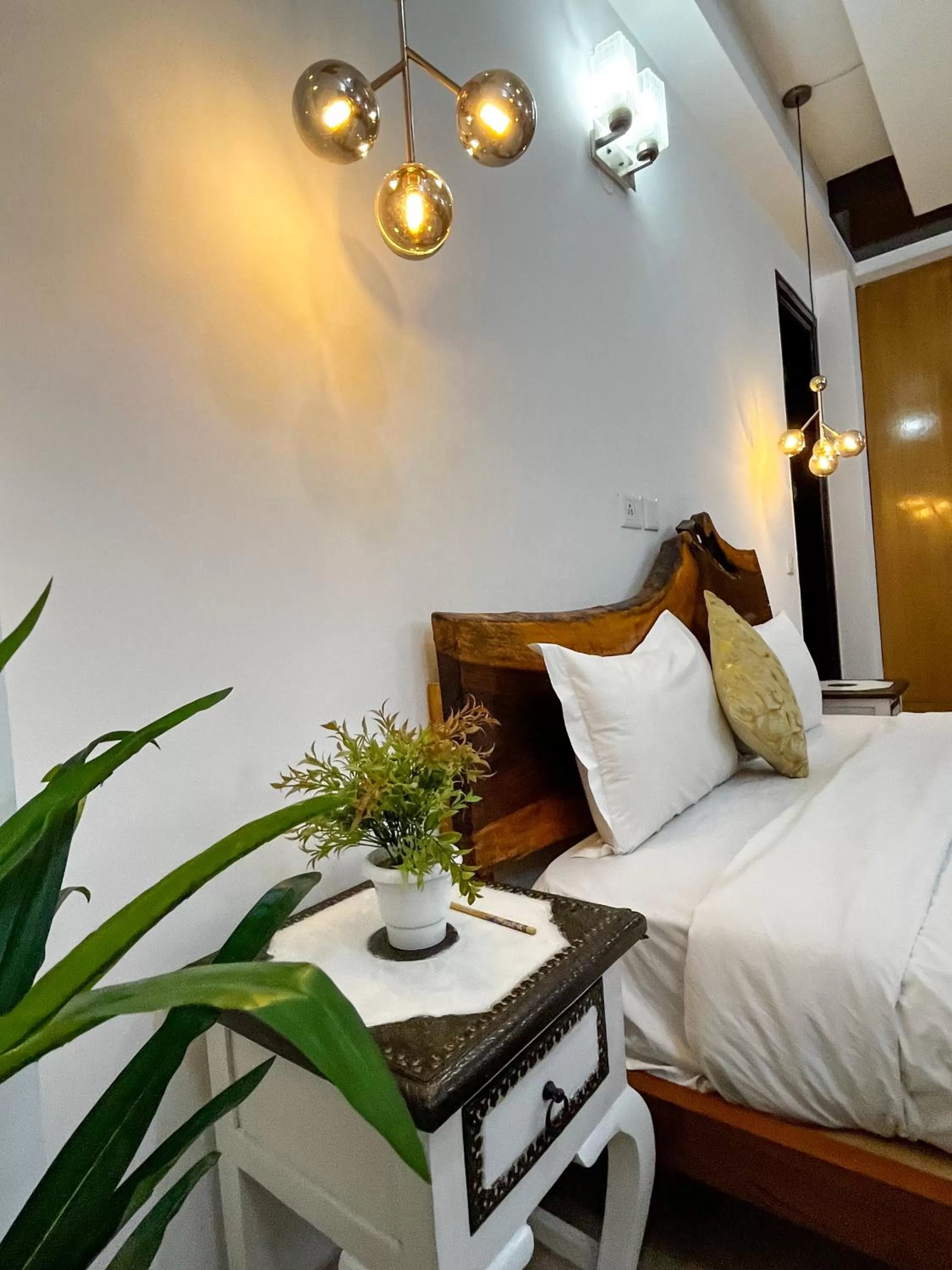 Bed in Avatar Living @Safdarjung Enclave