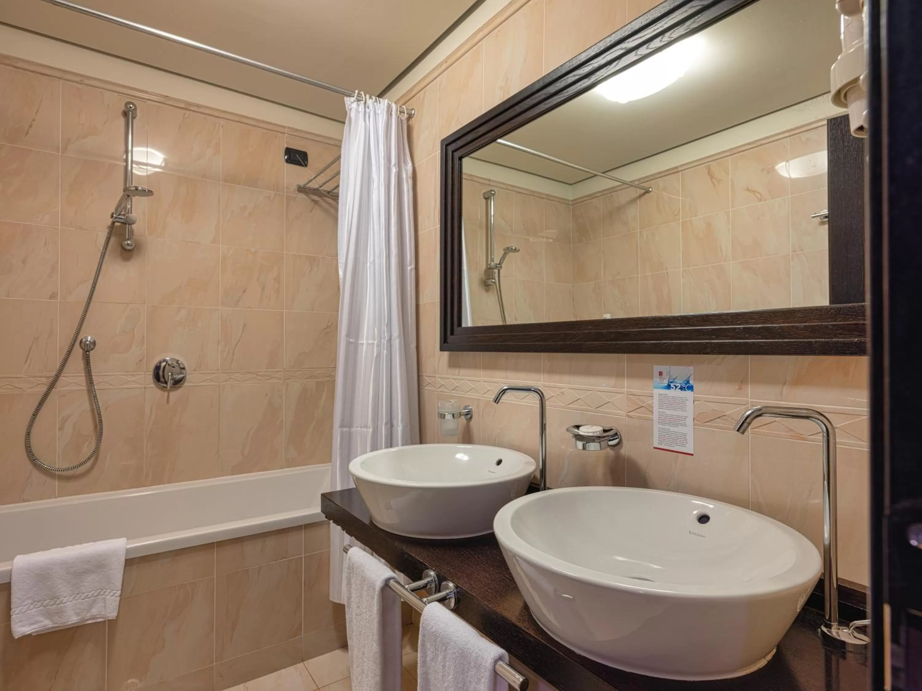 Toilet in Active Hotel Paradiso